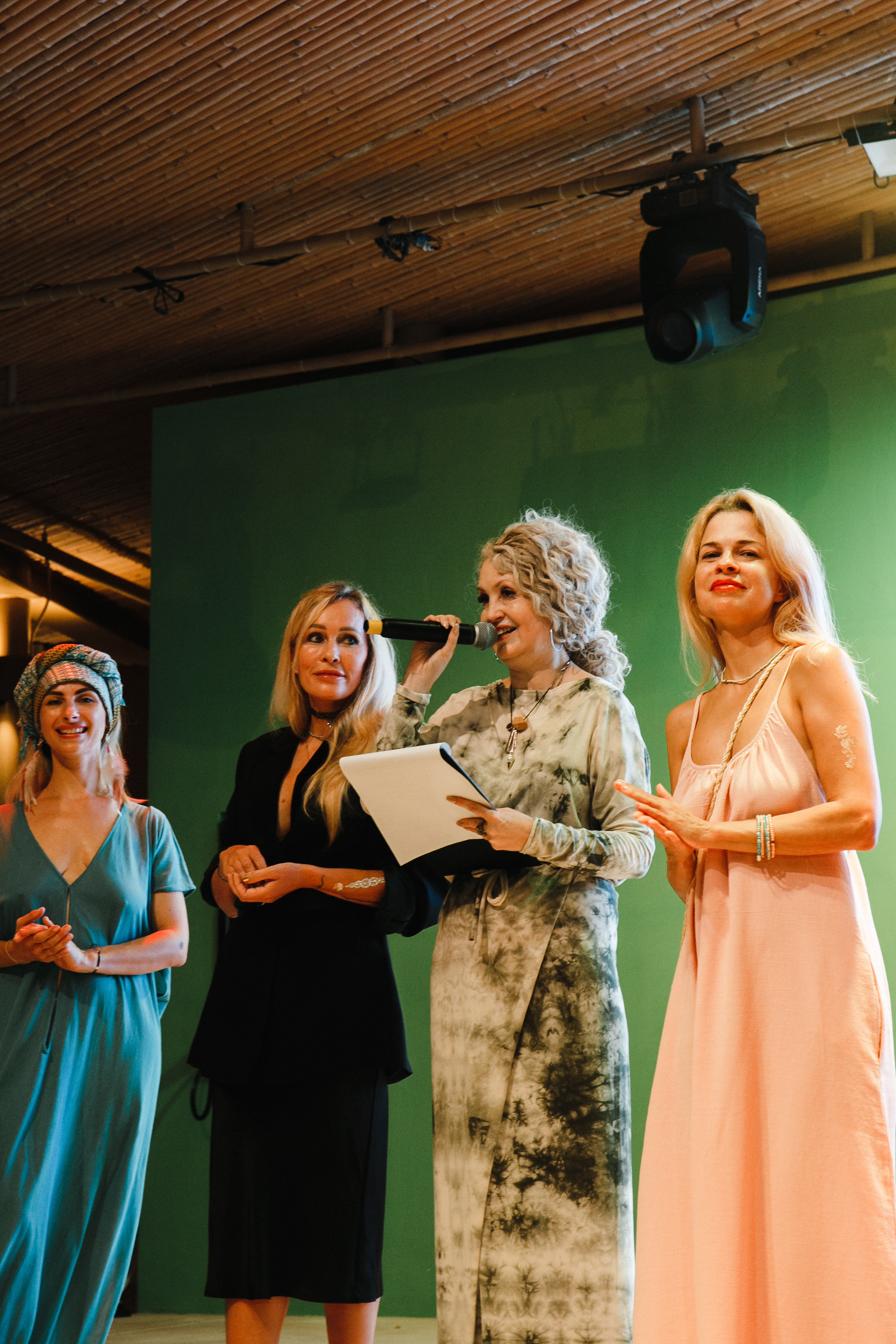 Показ AMORE Бангтао 30.09.23. Фотограф и видеограф Анна Домашенко