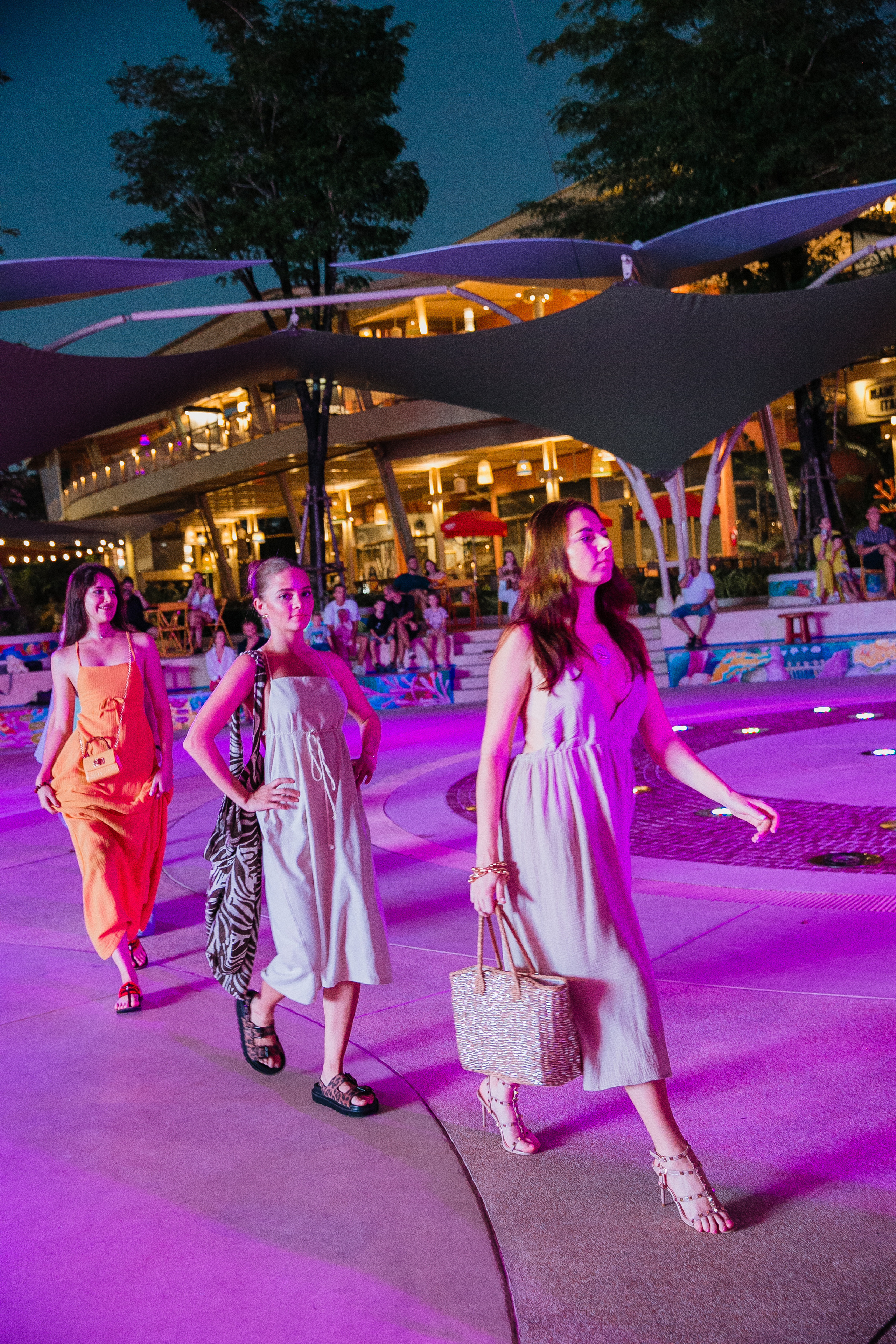 Показ AMORE Бангтао 30.09.23. Фотограф и видеограф Анна Домашенко