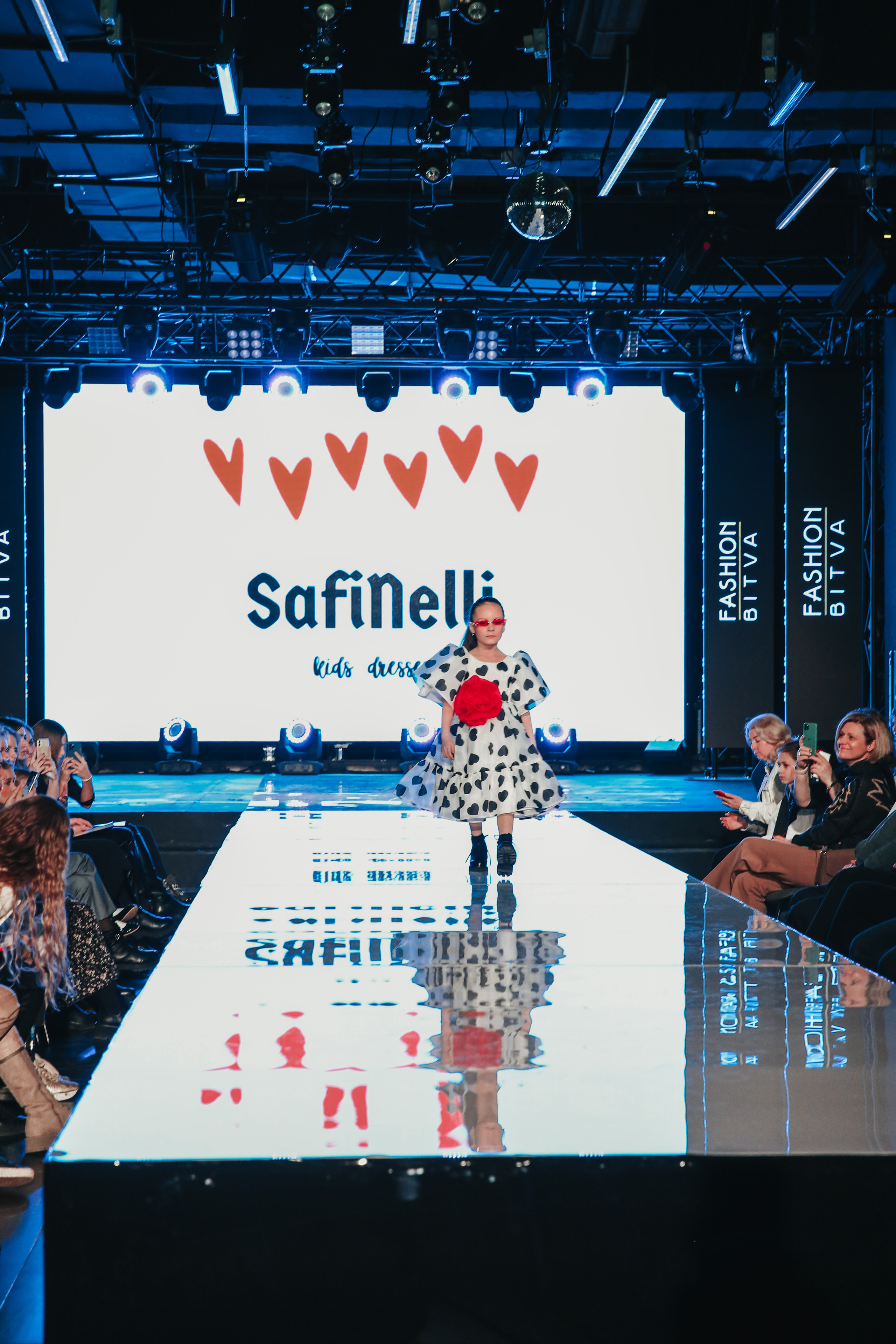 Показ ЯровитХолл. Фотограф и видеограф Анна Домашенко