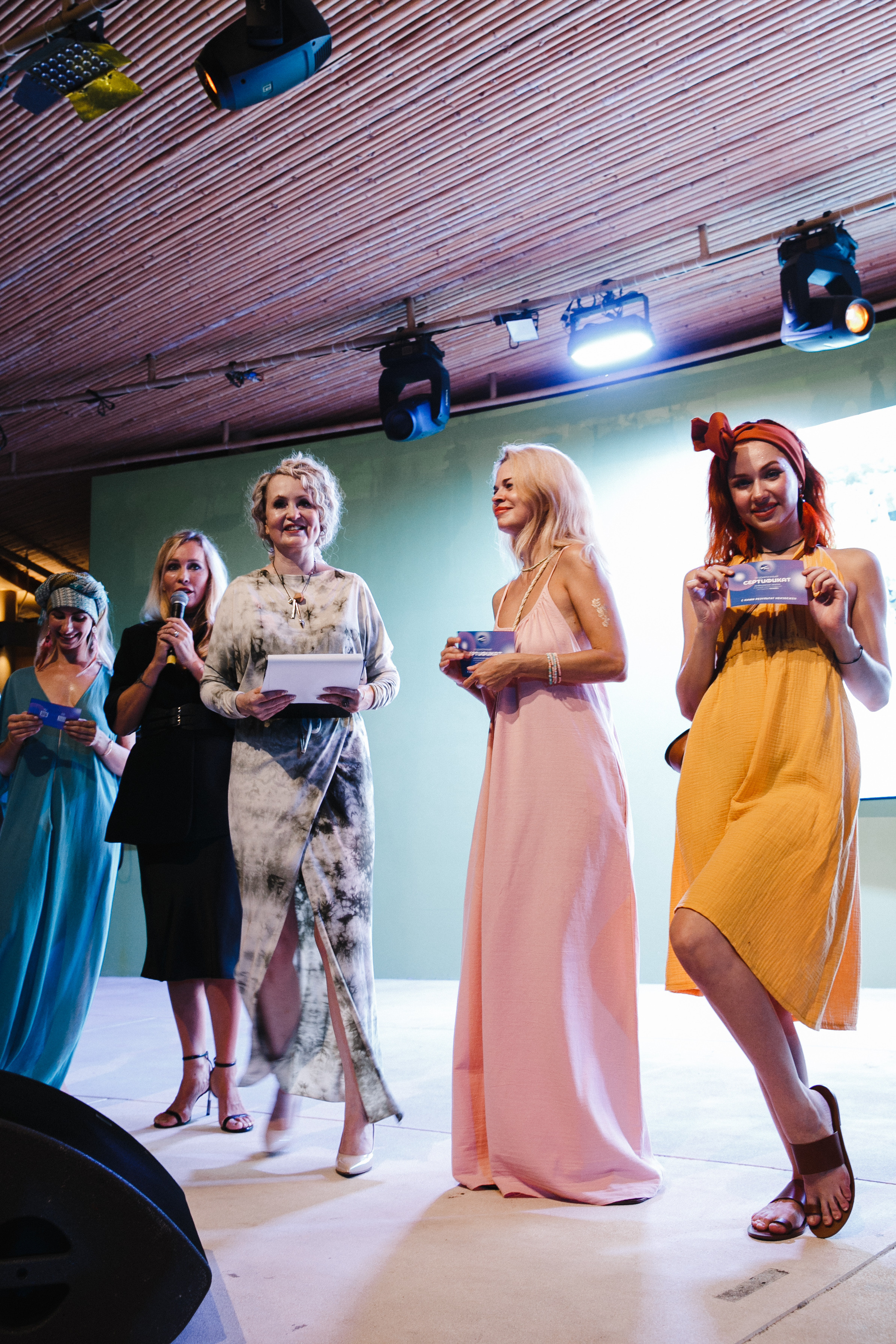 Показ AMORE Бангтао 30.09.23. Фотограф и видеограф Анна Домашенко