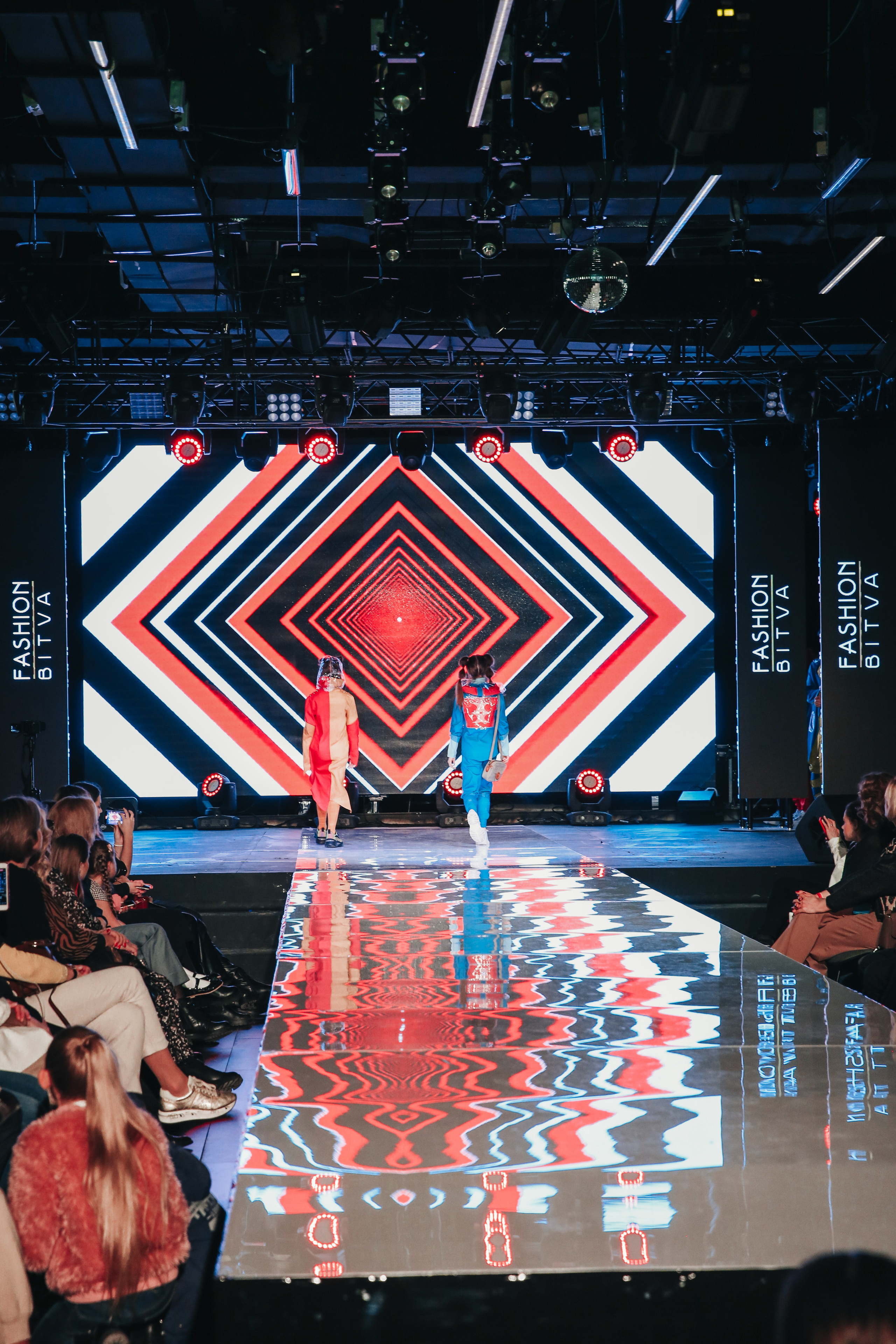 Показ ЯровитХолл. Фотограф и видеограф Анна Домашенко