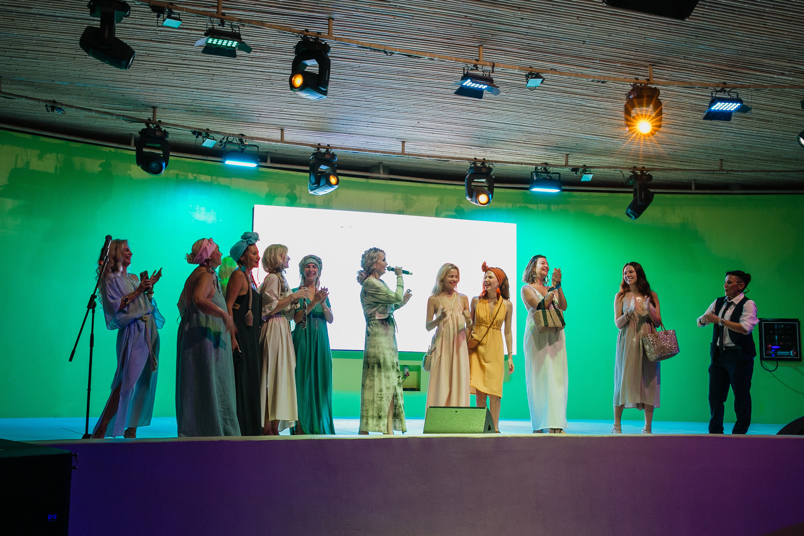 Показ AMORE Бангтао 30.09.23. Фотограф и видеограф Анна Домашенко