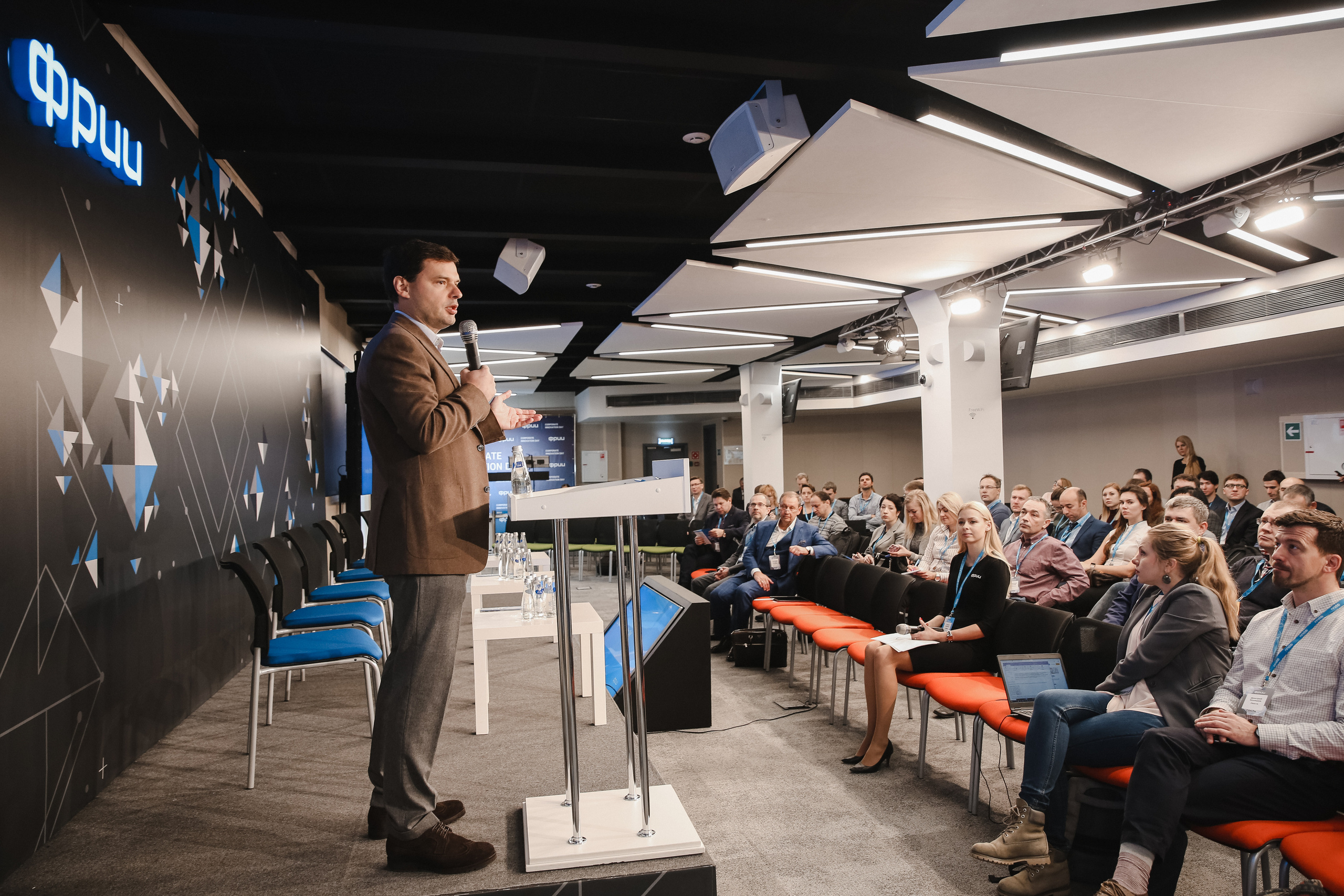 ФРИИ конференция. Фотограф и видеограф Анна Домашенко