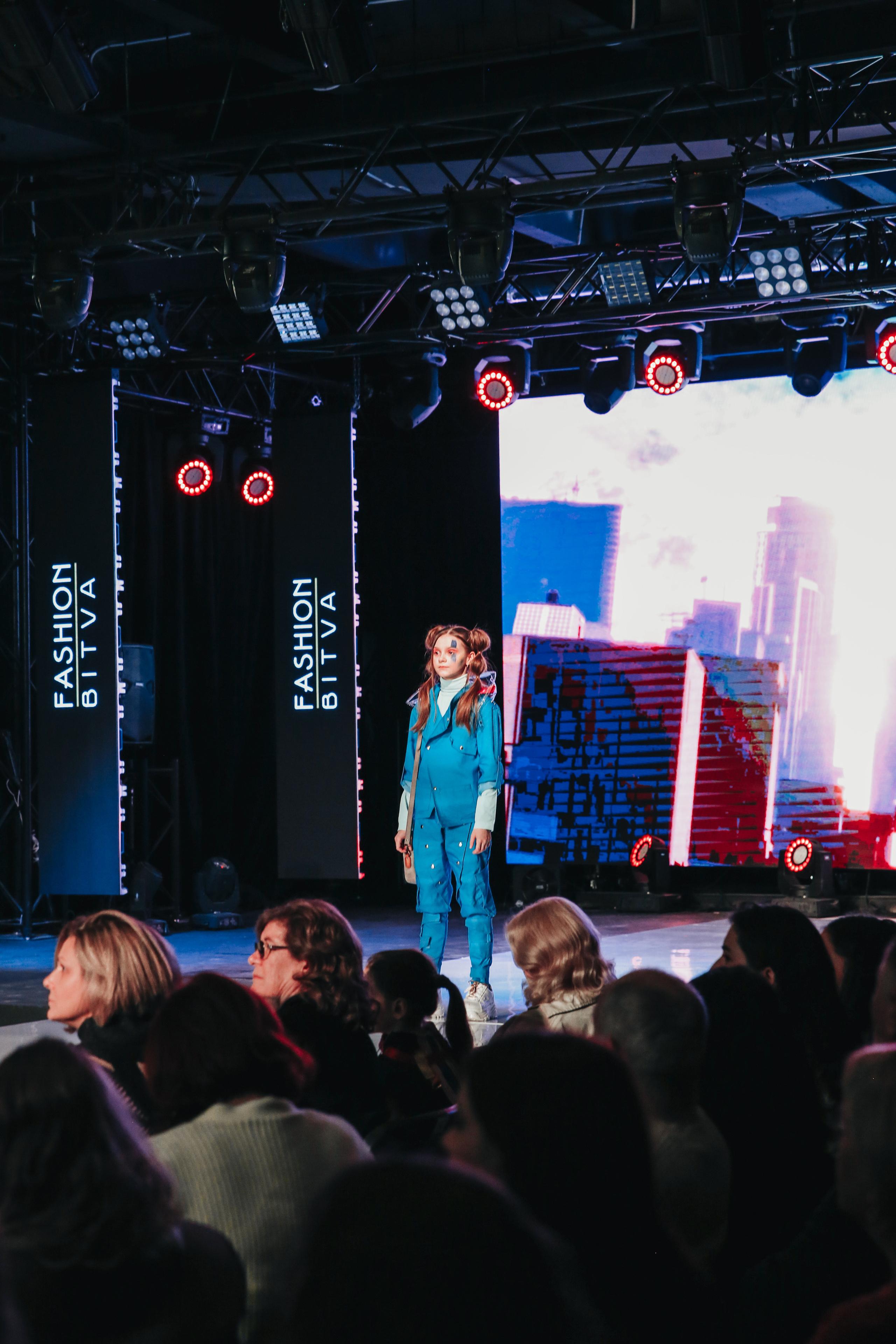 Показ ЯровитХолл. Фотограф и видеограф Анна Домашенко