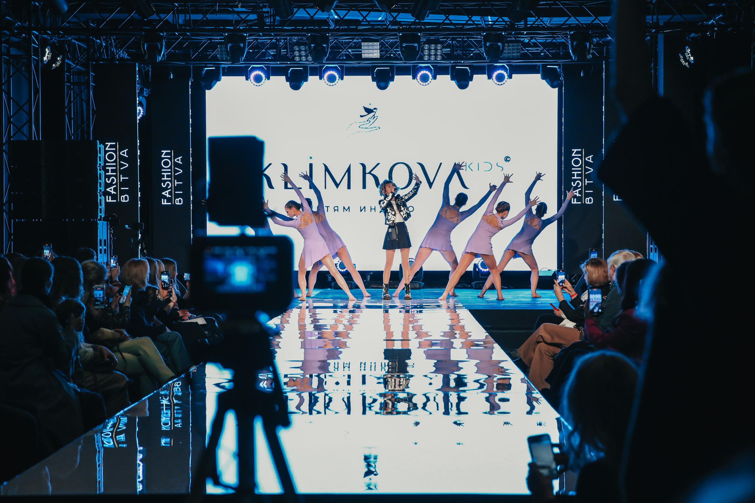 Показ ЯровитХолл. Фотограф и видеограф Анна Домашенко