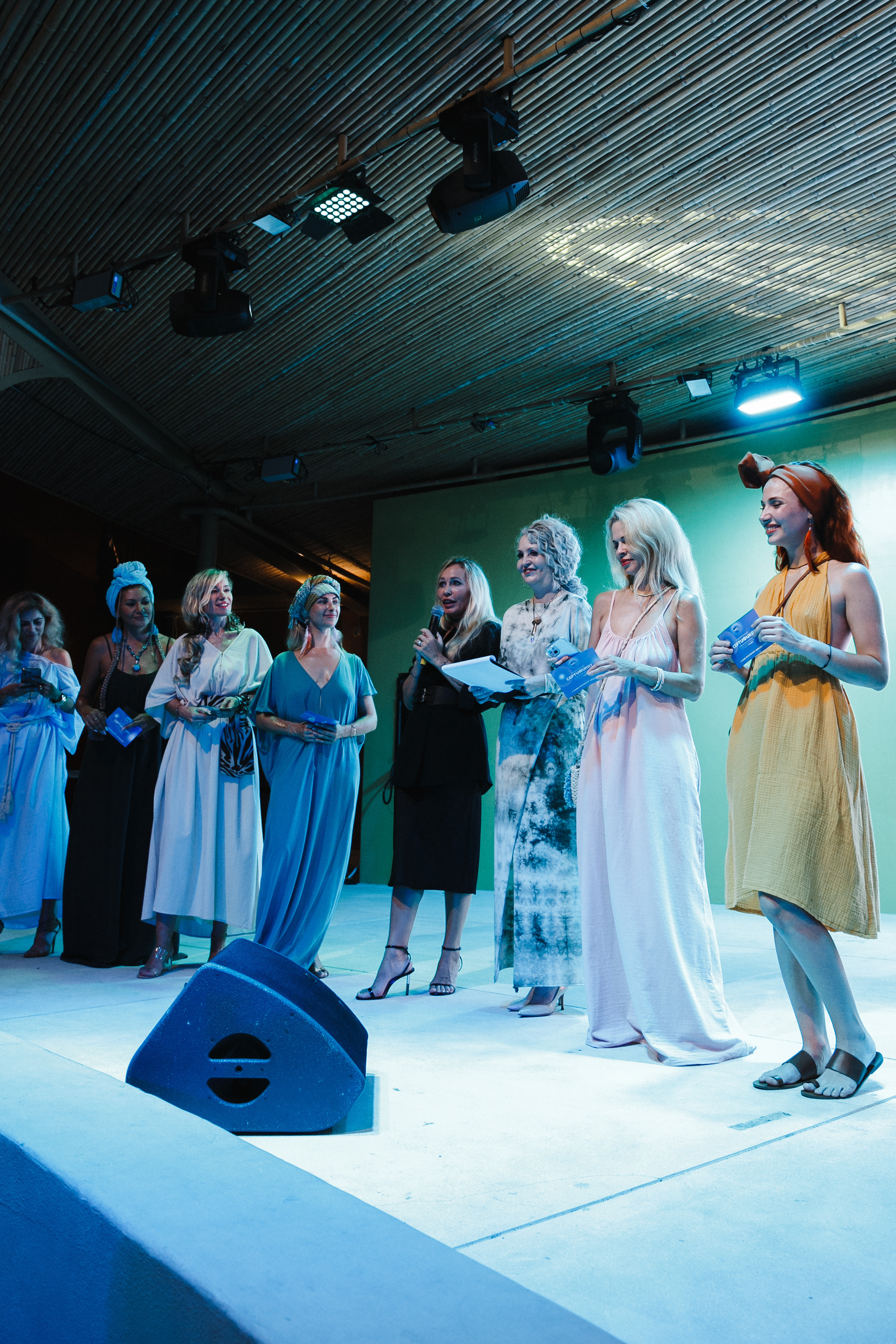 Показ AMORE Бангтао 30.09.23. Фотограф и видеограф Анна Домашенко