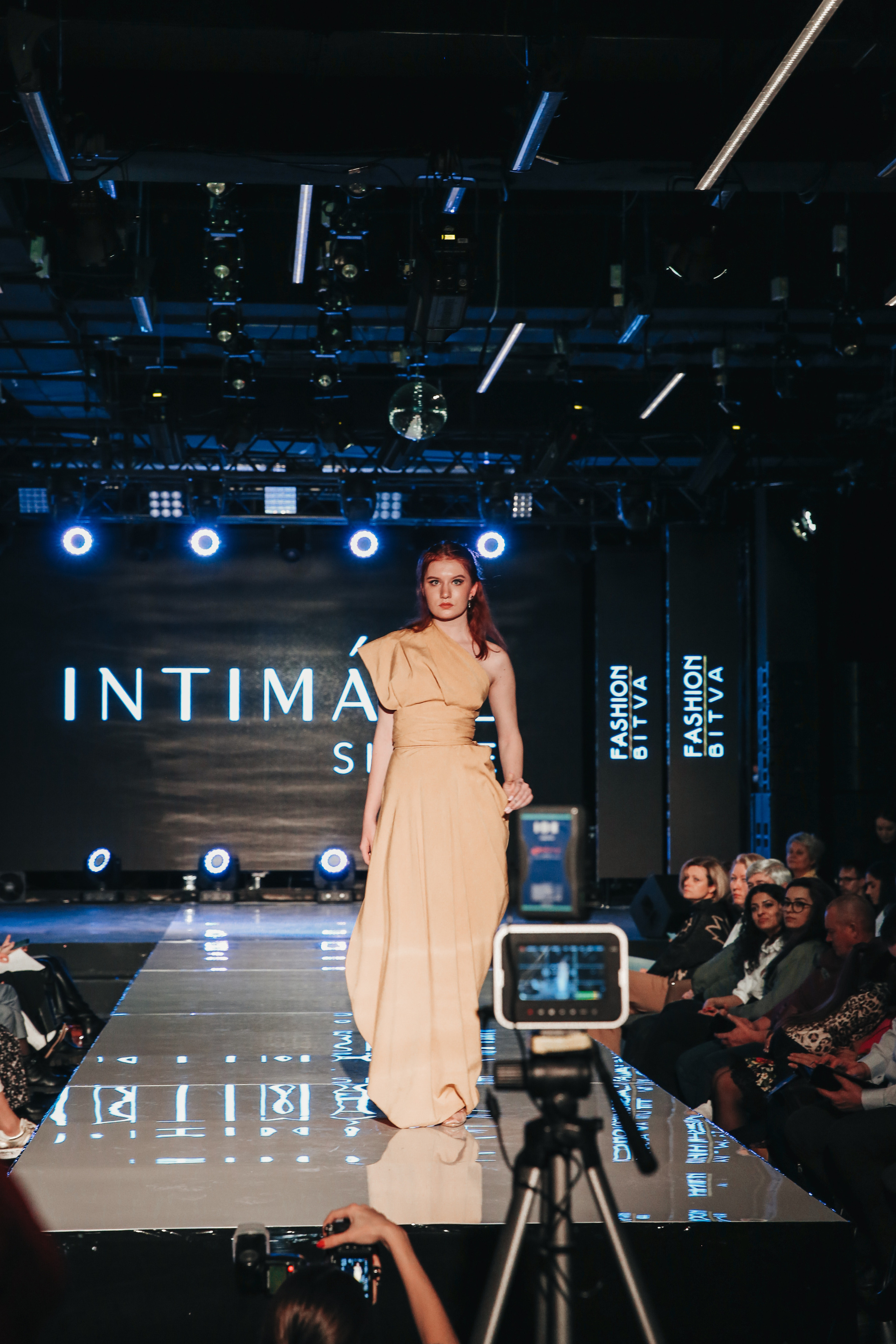 Показ ЯровитХолл. Фотограф и видеограф Анна Домашенко