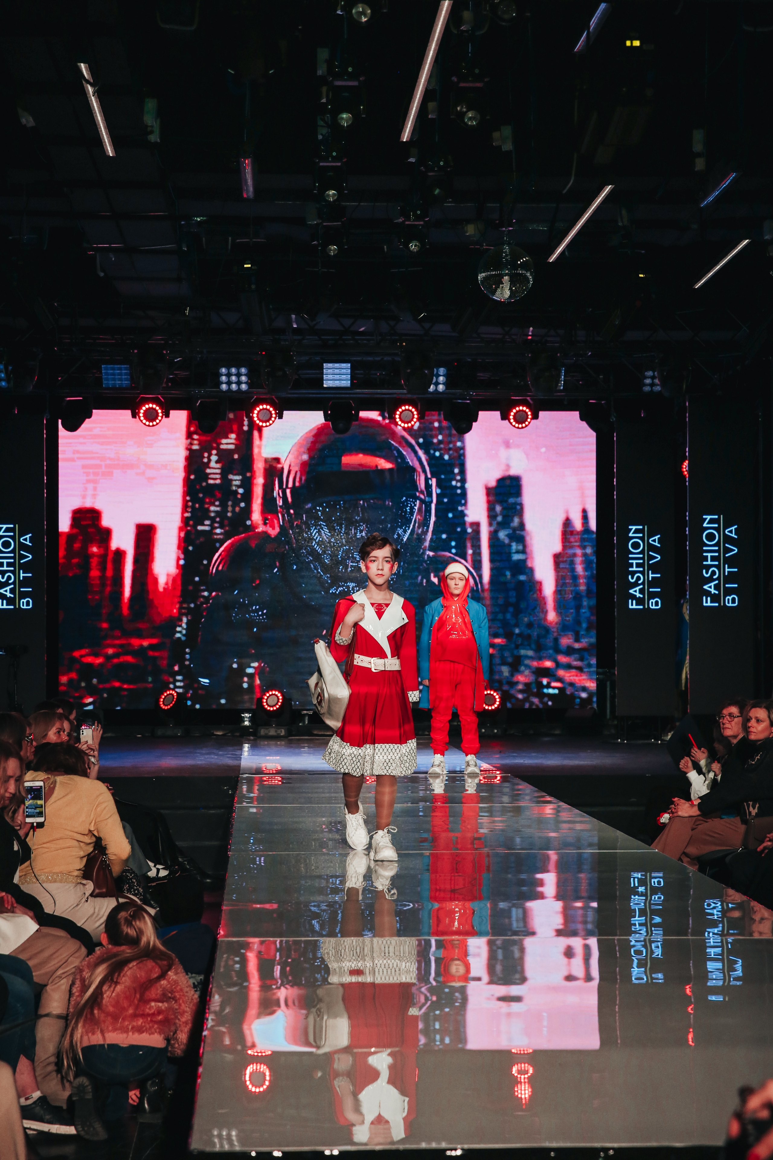 Показ ЯровитХолл. Фотограф и видеограф Анна Домашенко