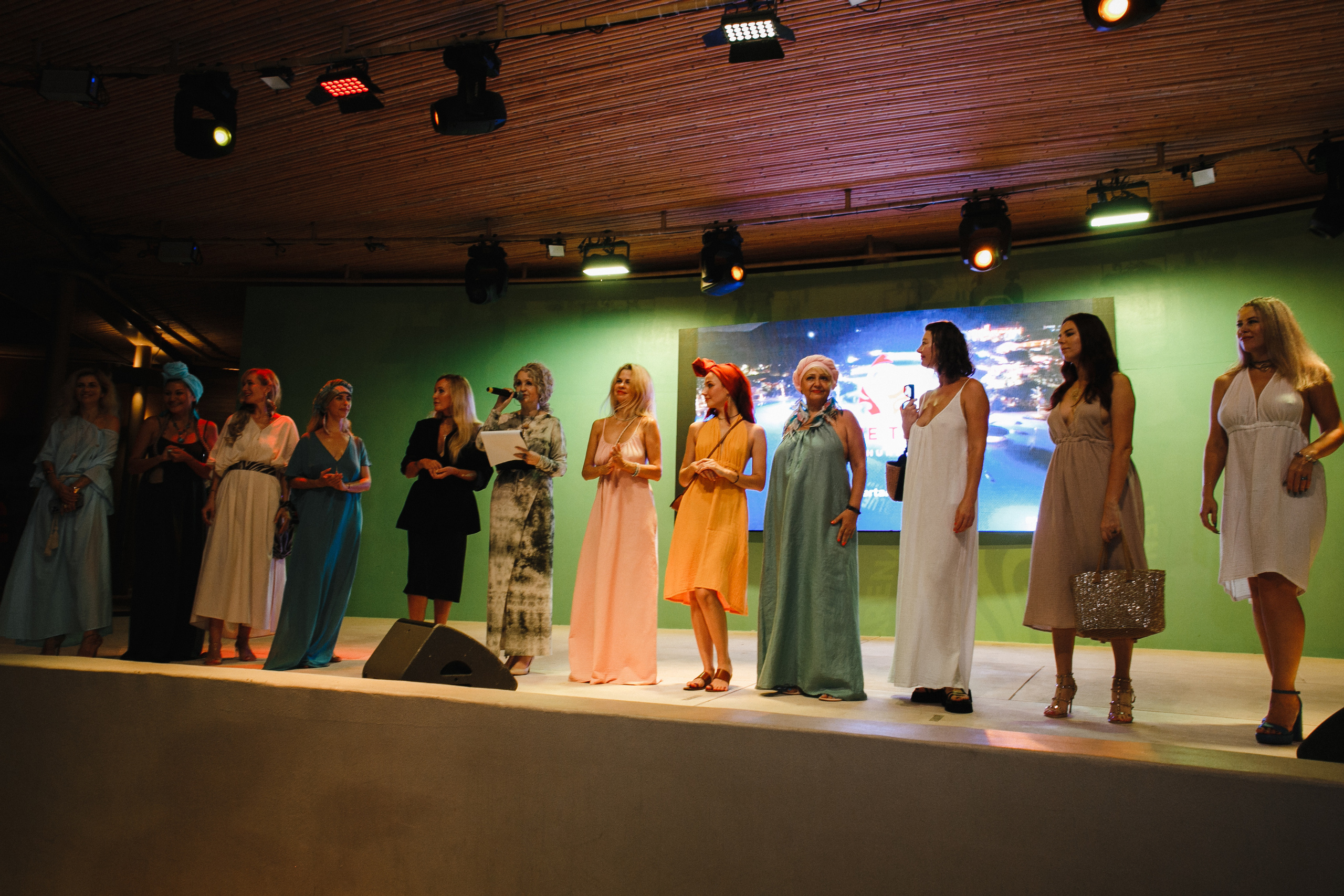 Показ AMORE Бангтао 30.09.23. Фотограф и видеограф Анна Домашенко