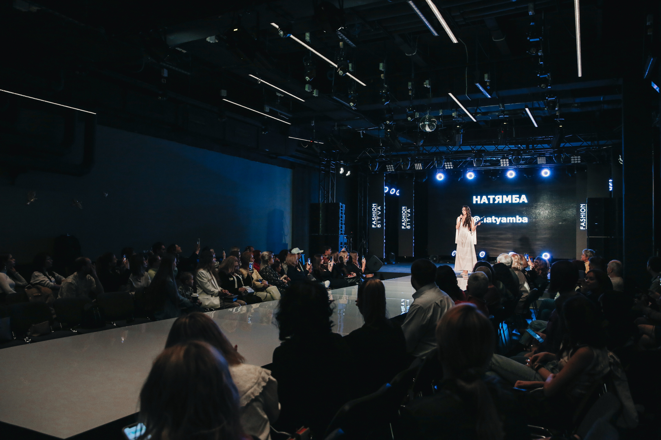 Показ ЯровитХолл. Фотограф и видеограф Анна Домашенко