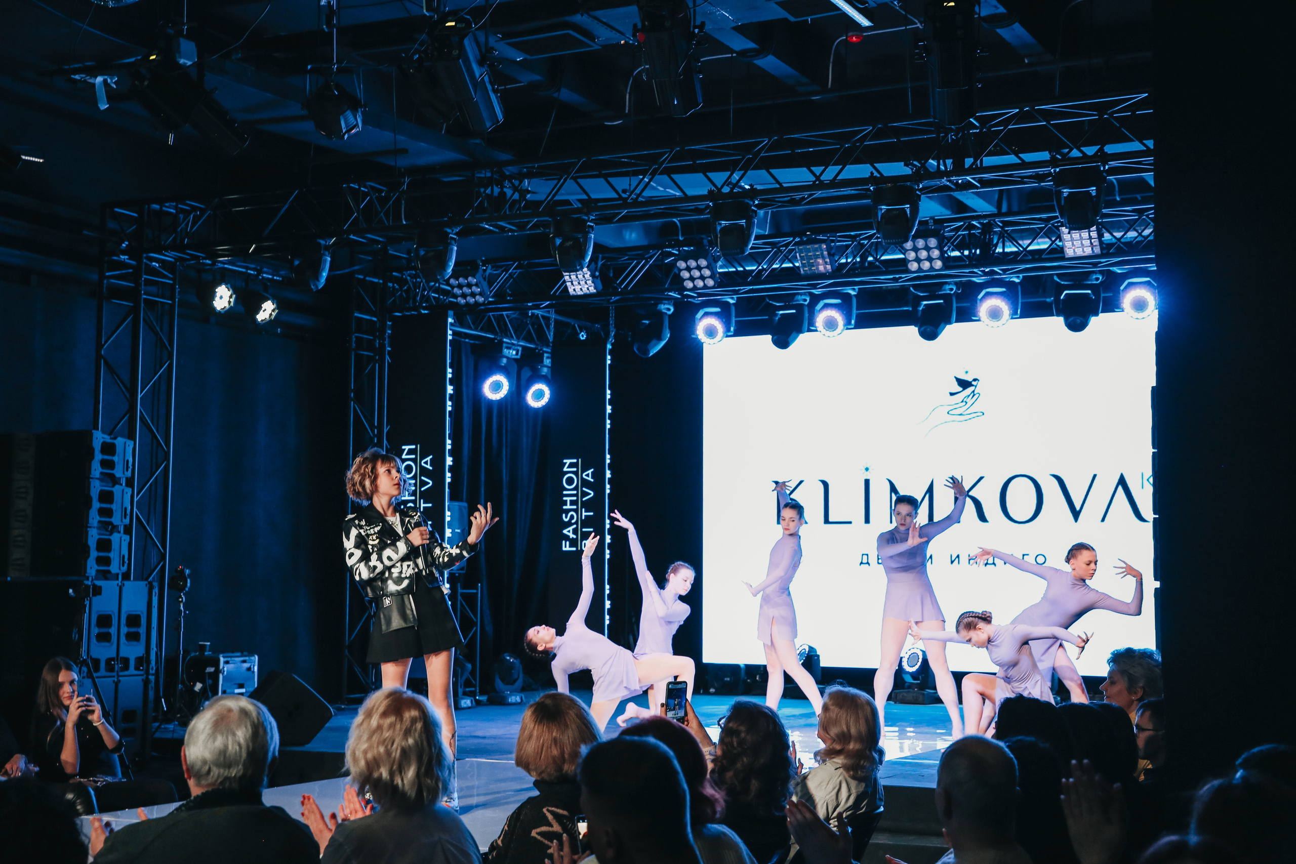 Показ ЯровитХолл. Фотограф и видеограф Анна Домашенко