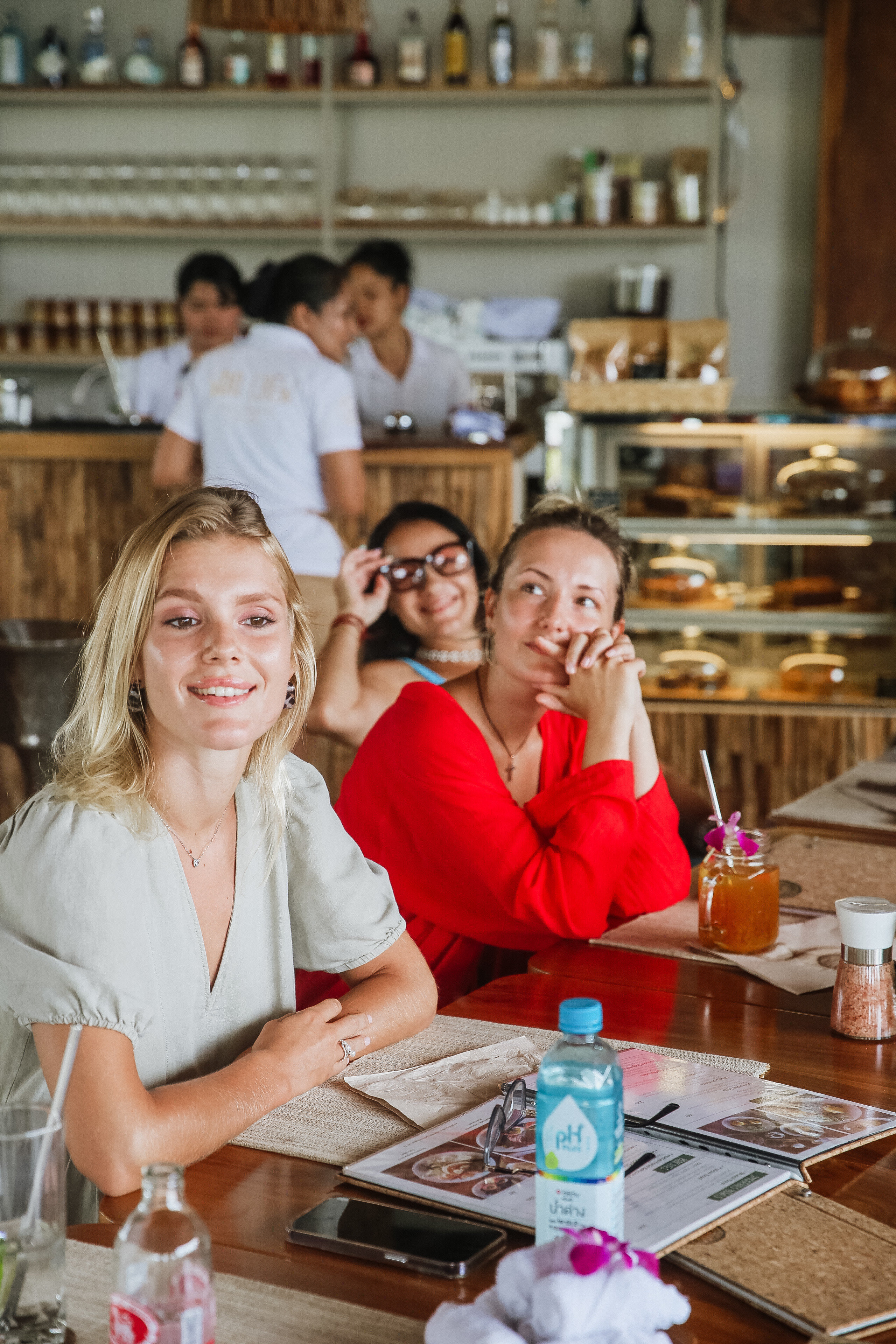 Завтрак женского клуба на Бангтао 3.08.23. Фотограф и видеограф Анна Домашенко