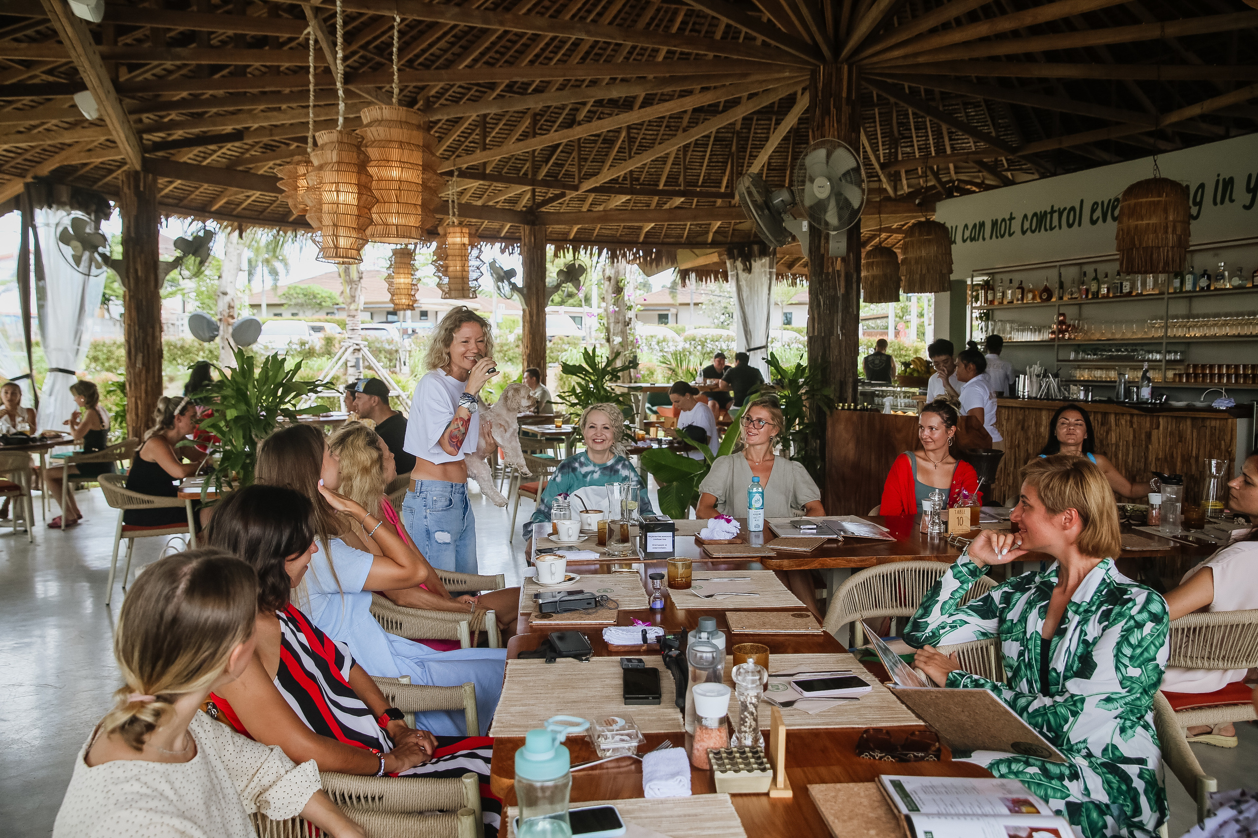 Завтрак женского клуба на Бангтао 3.08.23. Фотограф и видеограф Анна Домашенко