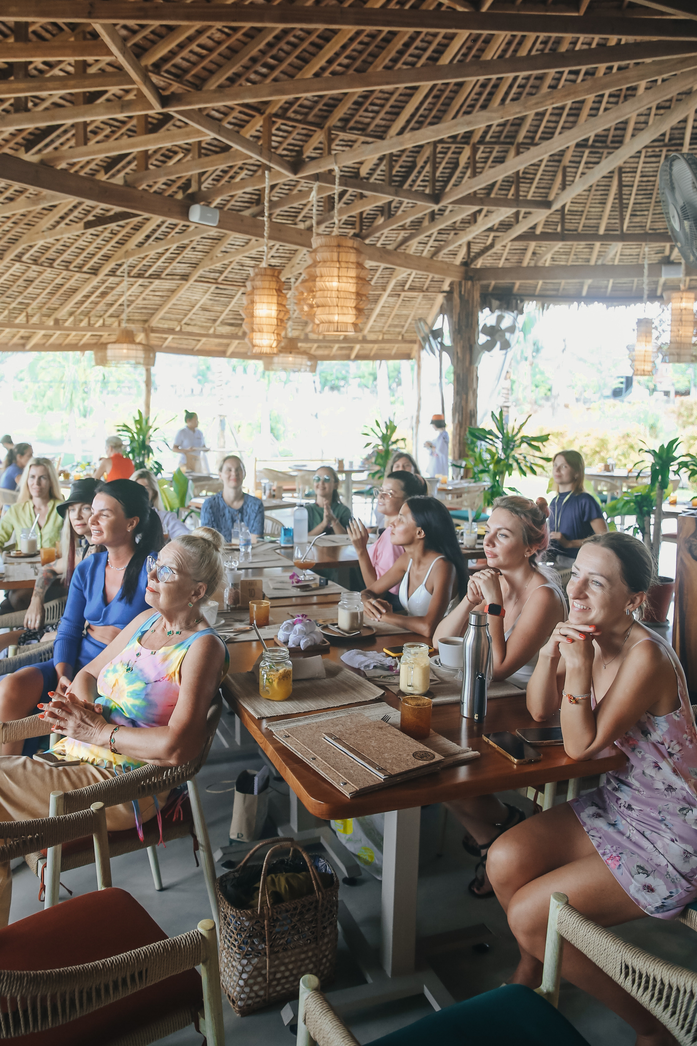 Завтрак женского клуба  Бангтао 10.08.23. Фотограф и видеограф Анна Домашенко