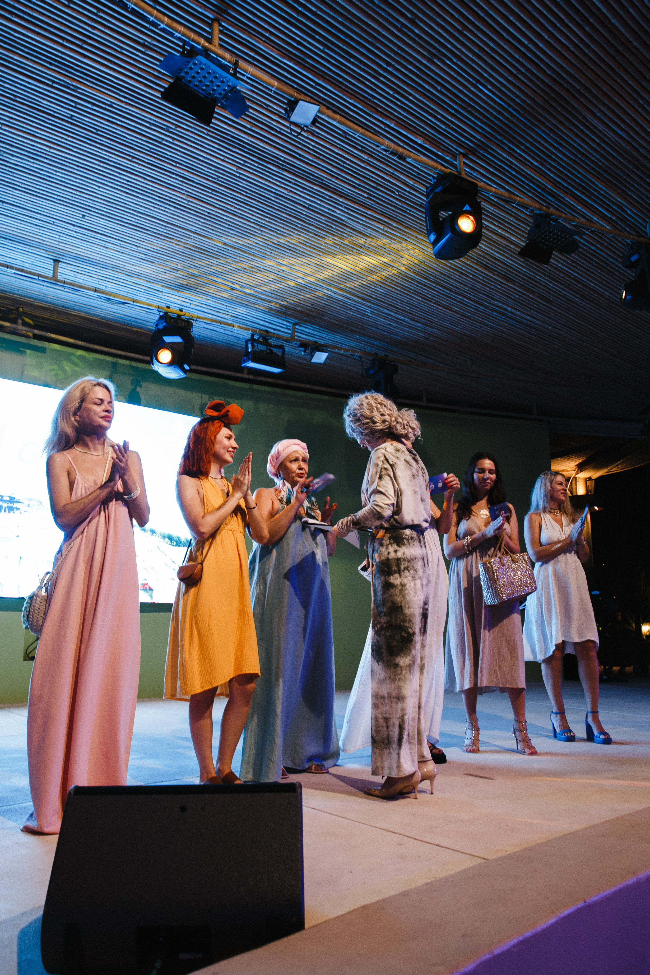 Показ AMORE Бангтао 30.09.23. Фотограф и видеограф Анна Домашенко