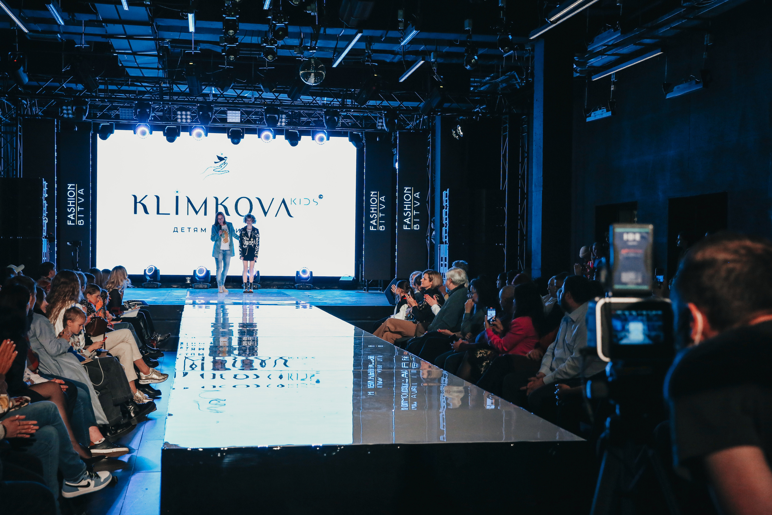 Показ ЯровитХолл. Фотограф и видеограф Анна Домашенко