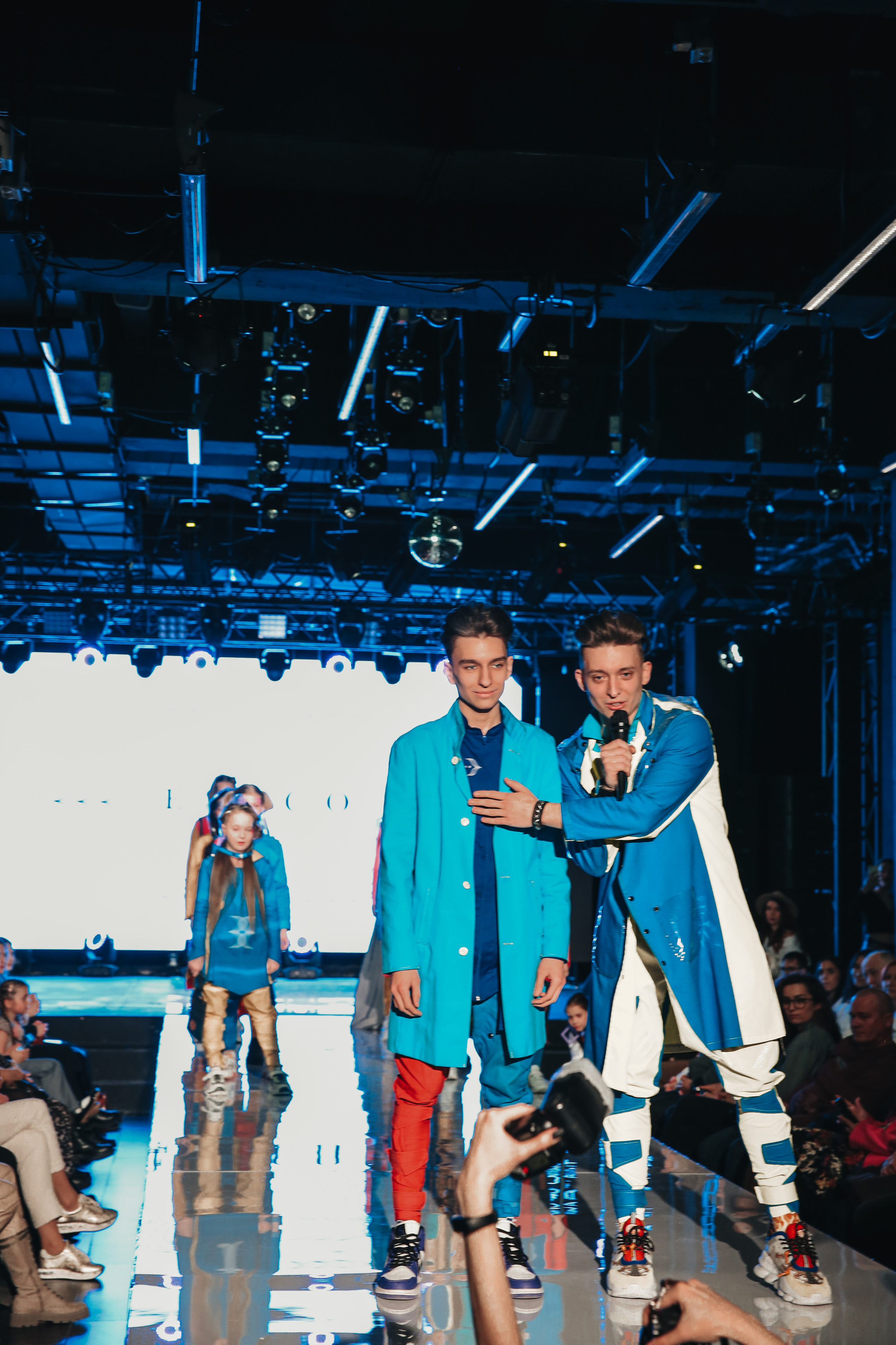 Показ ЯровитХолл. Фотограф и видеограф Анна Домашенко