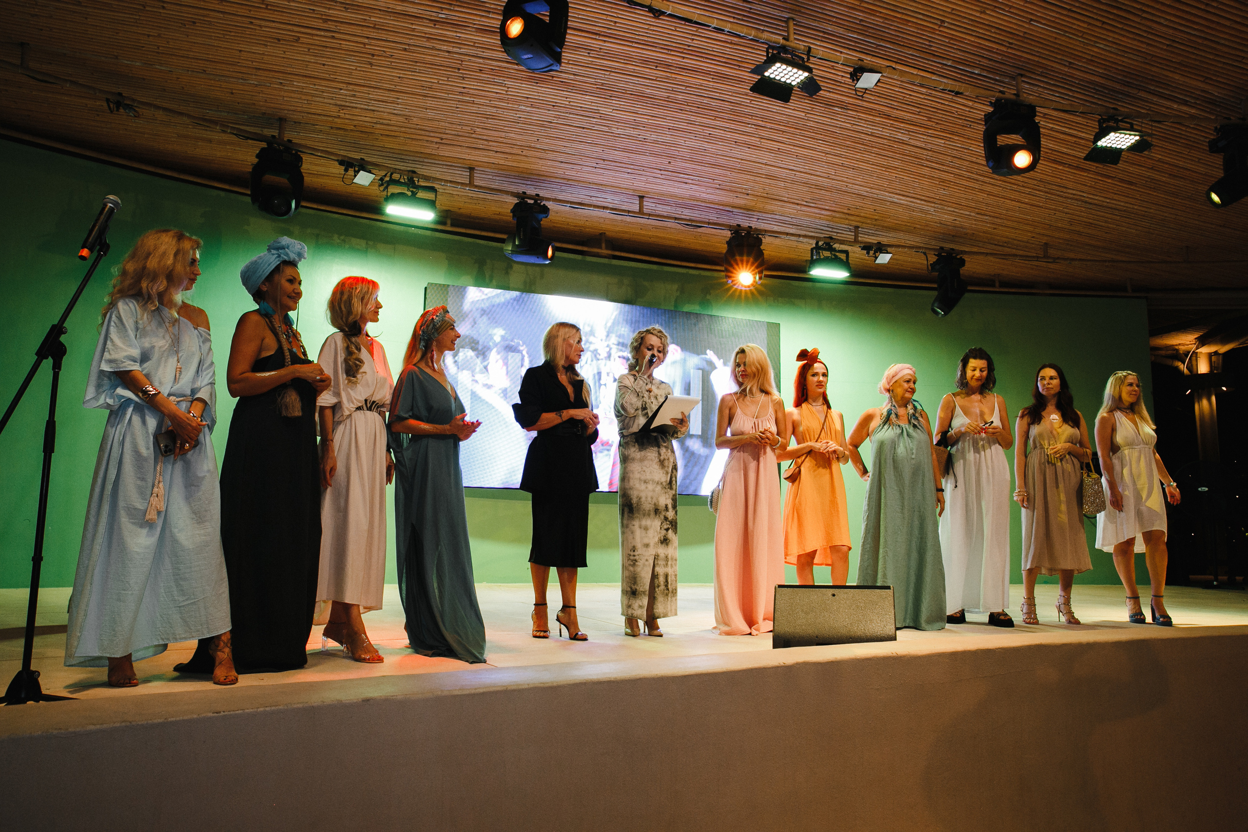 Показ AMORE Бангтао 30.09.23. Фотограф и видеограф Анна Домашенко