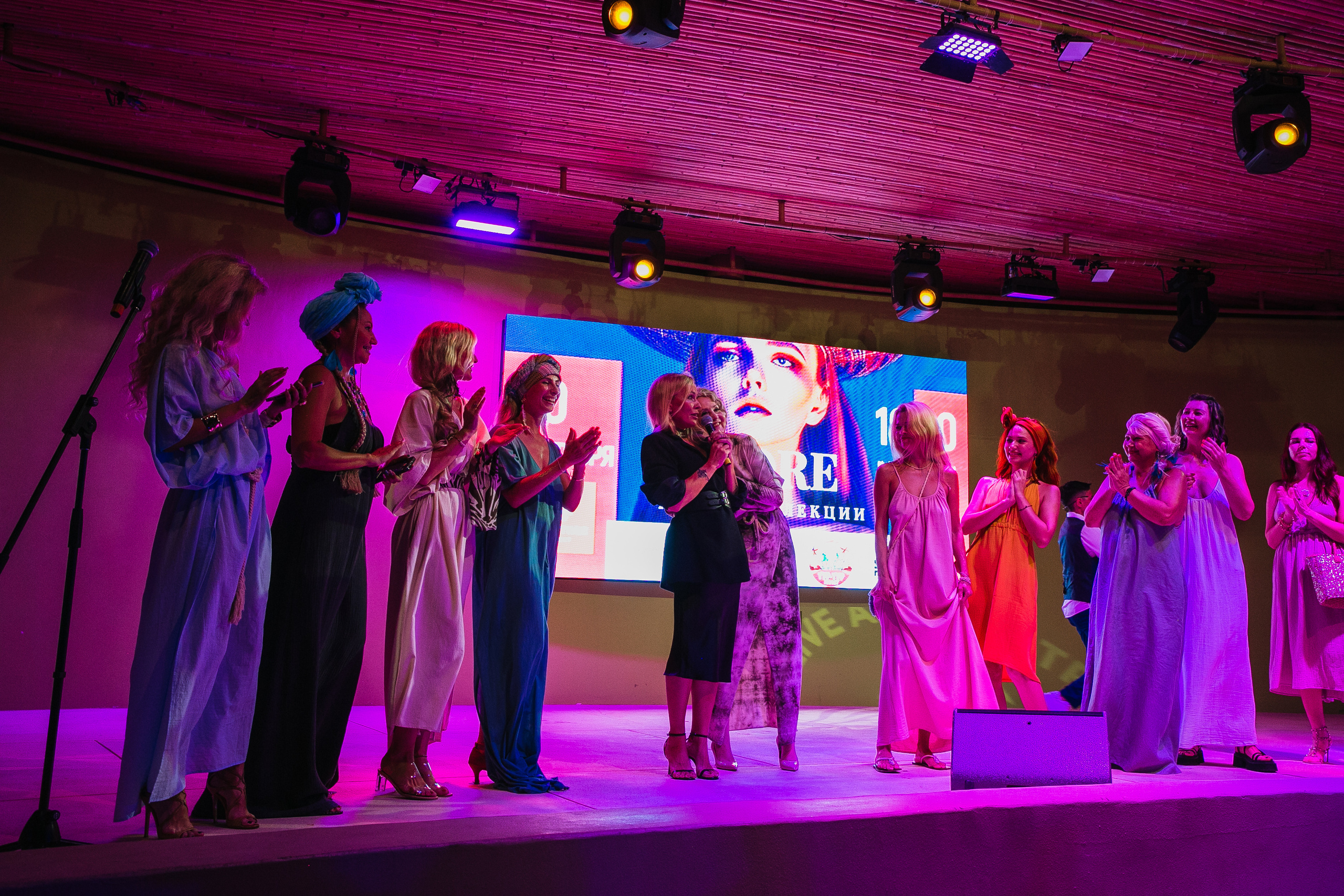 Показ AMORE Бангтао 30.09.23. Фотограф и видеограф Анна Домашенко