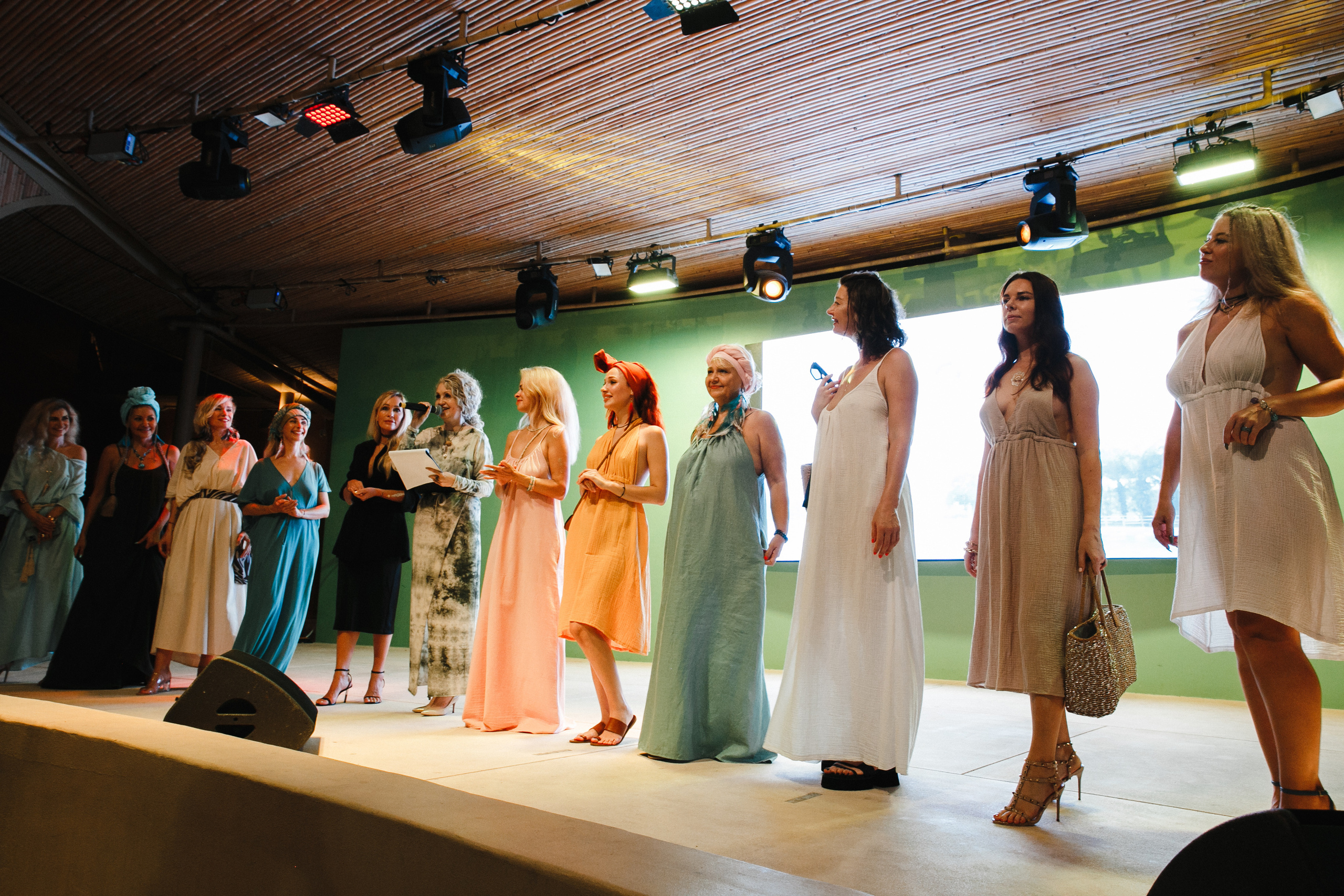 Показ AMORE Бангтао 30.09.23. Фотограф и видеограф Анна Домашенко