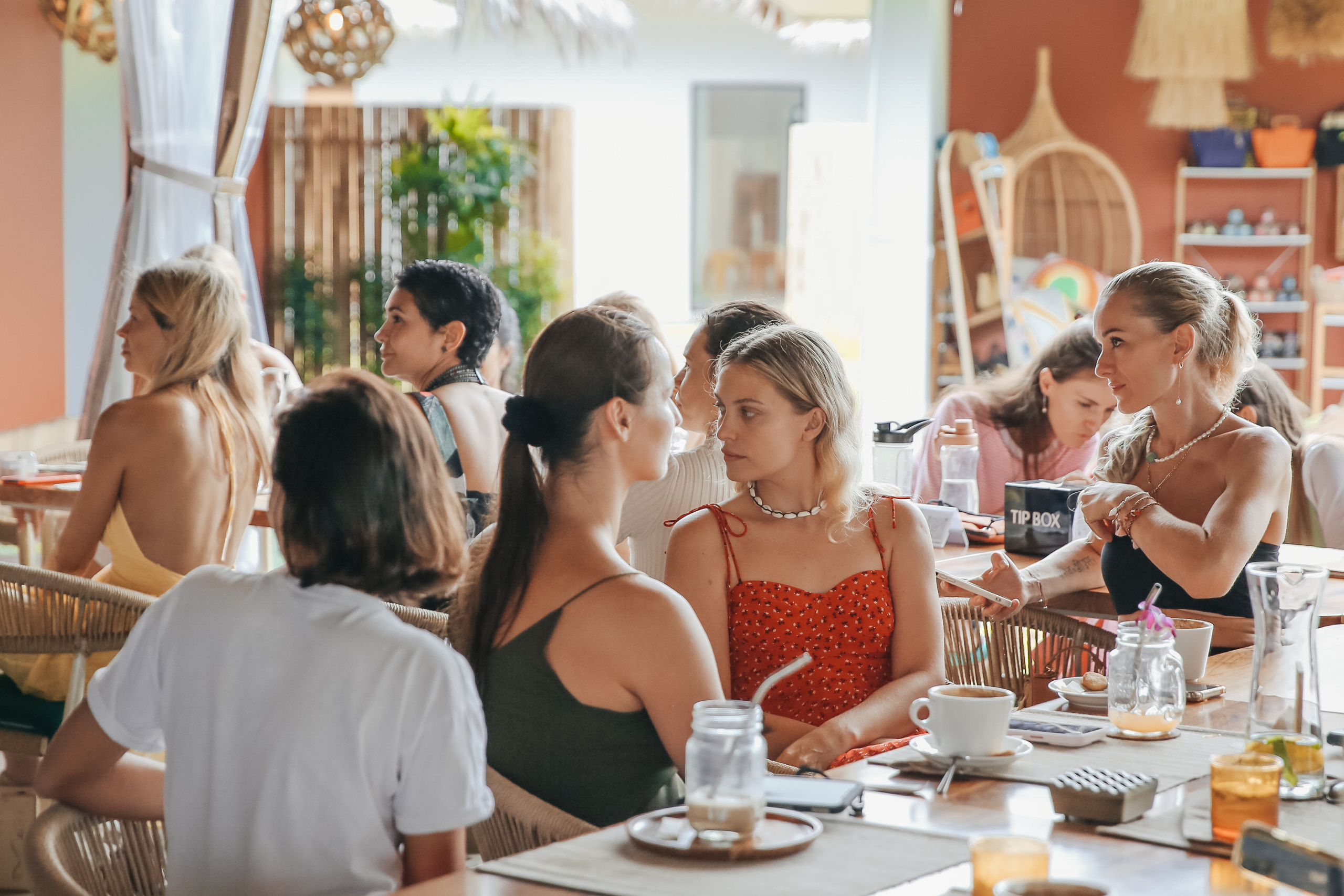 Завтрак женского клуба  Бангтао 10.08.23. Фотограф и видеограф Анна Домашенко