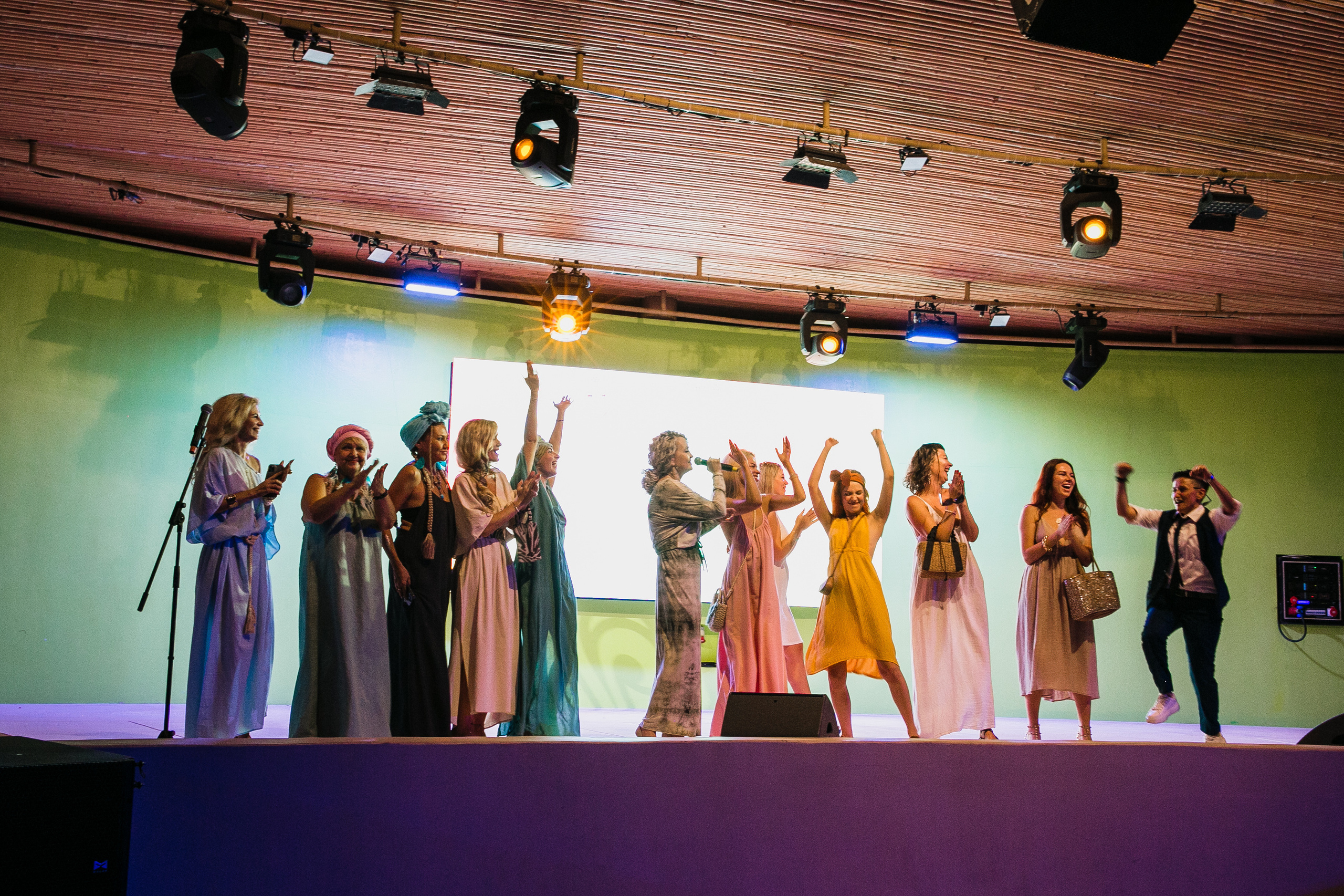 Показ AMORE Бангтао 30.09.23. Фотограф и видеограф Анна Домашенко