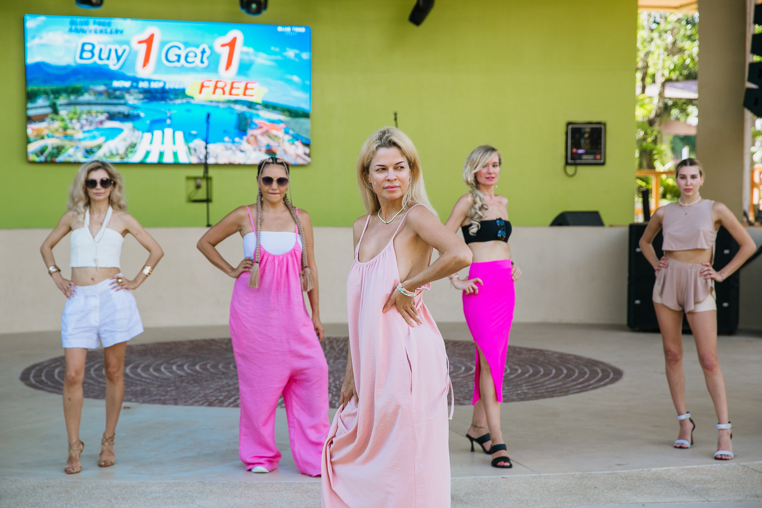 Показ AMORE Бангтао 30.09.23. Фотограф и видеограф Анна Домашенко