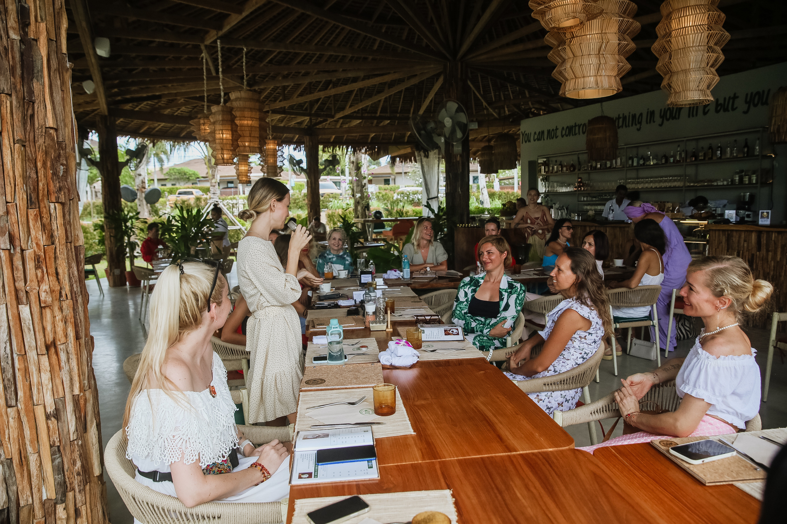 Завтрак женского клуба на Бангтао 3.08.23. Фотограф и видеограф Анна Домашенко