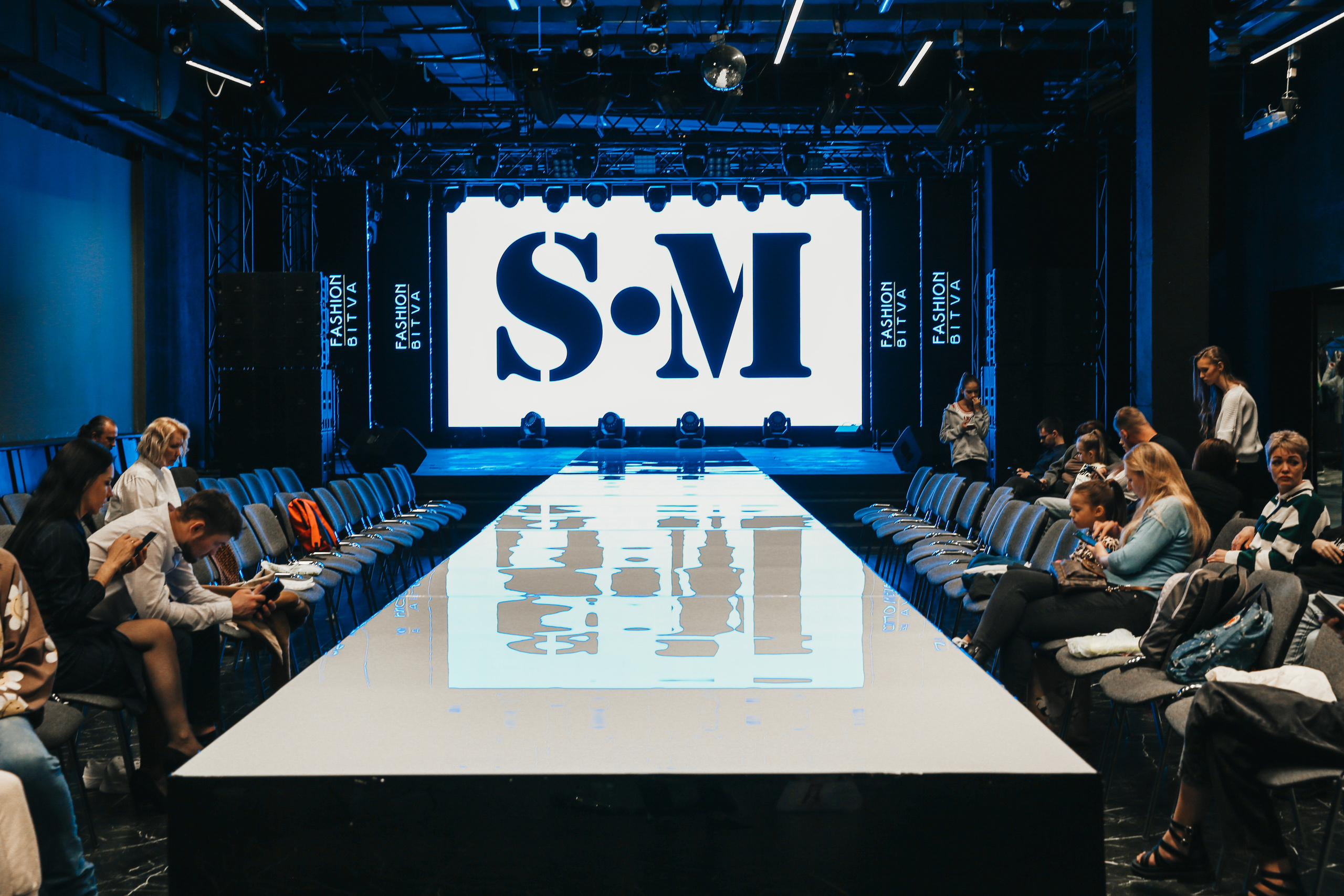 Показ ЯровитХолл. Фотограф и видеограф Анна Домашенко