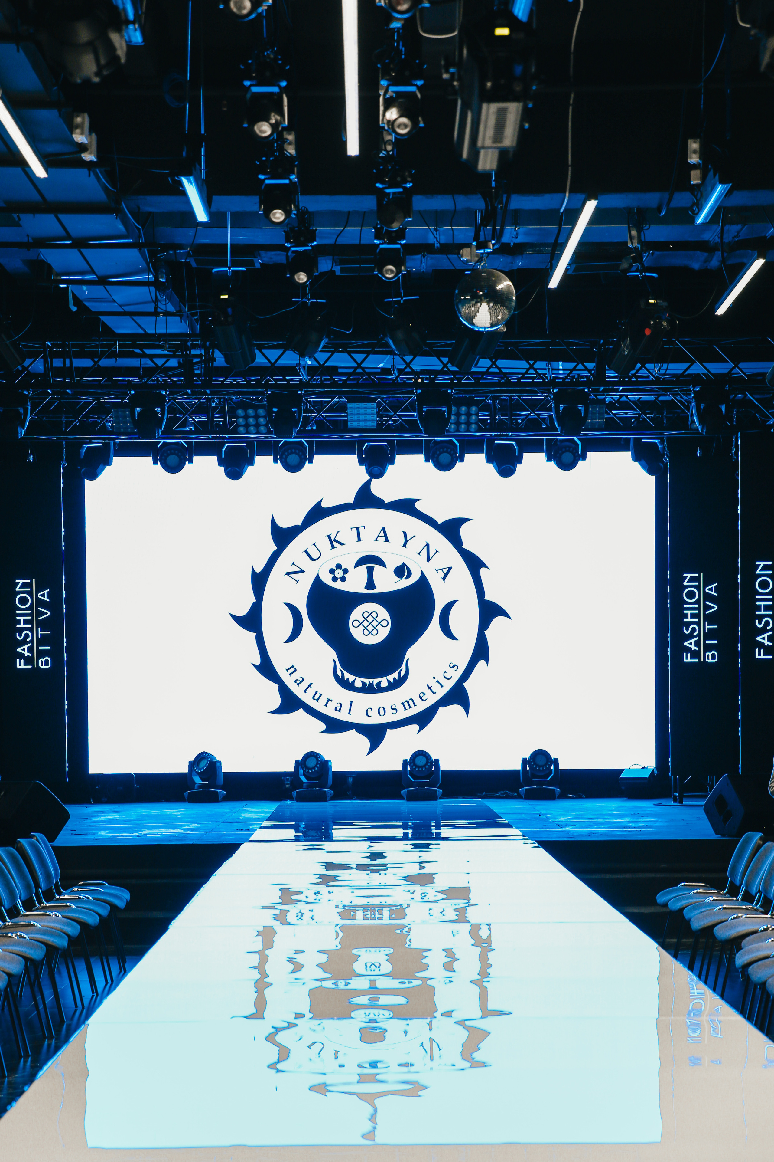 Показ ЯровитХолл. Фотограф и видеограф Анна Домашенко