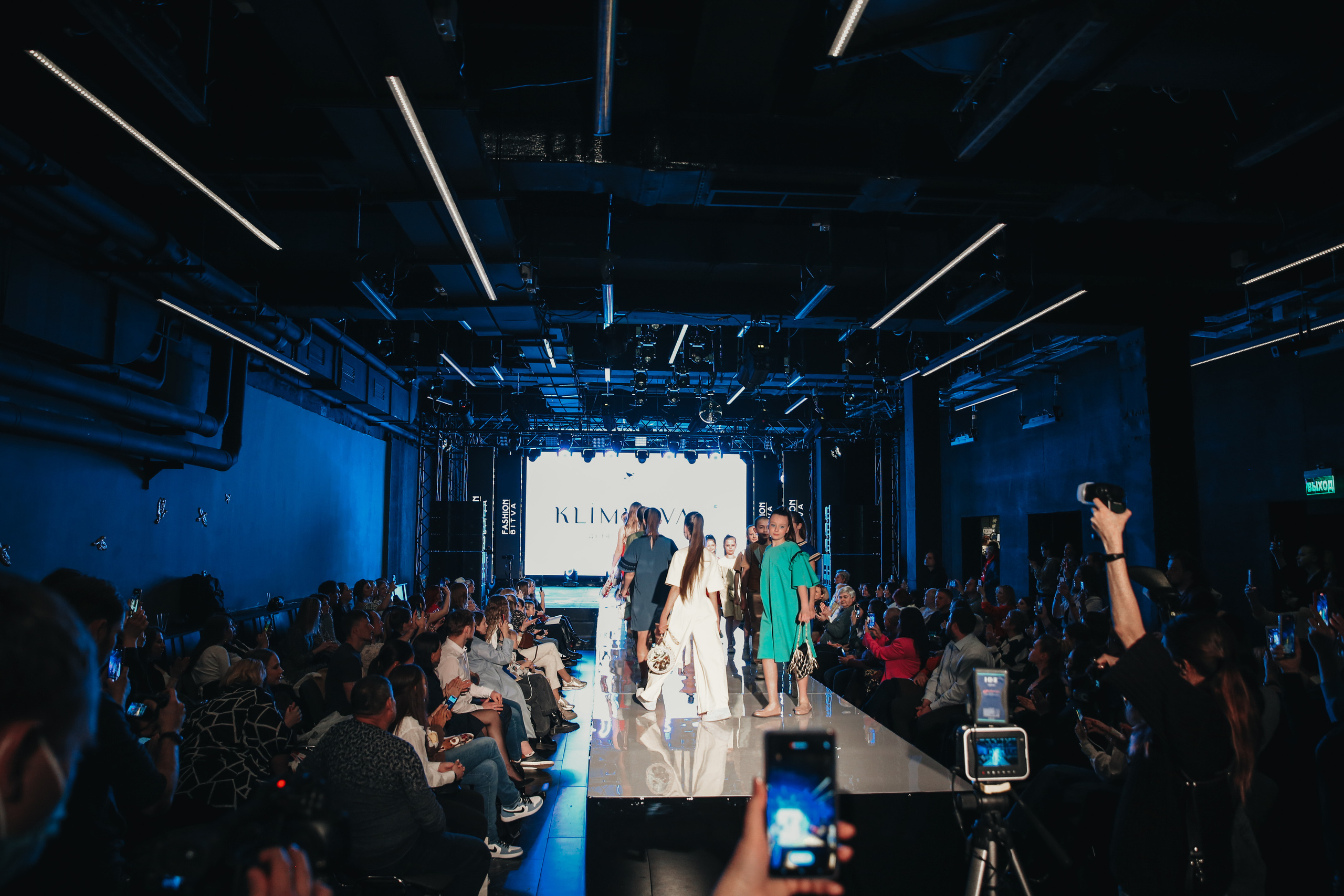 Показ ЯровитХолл. Фотограф и видеограф Анна Домашенко