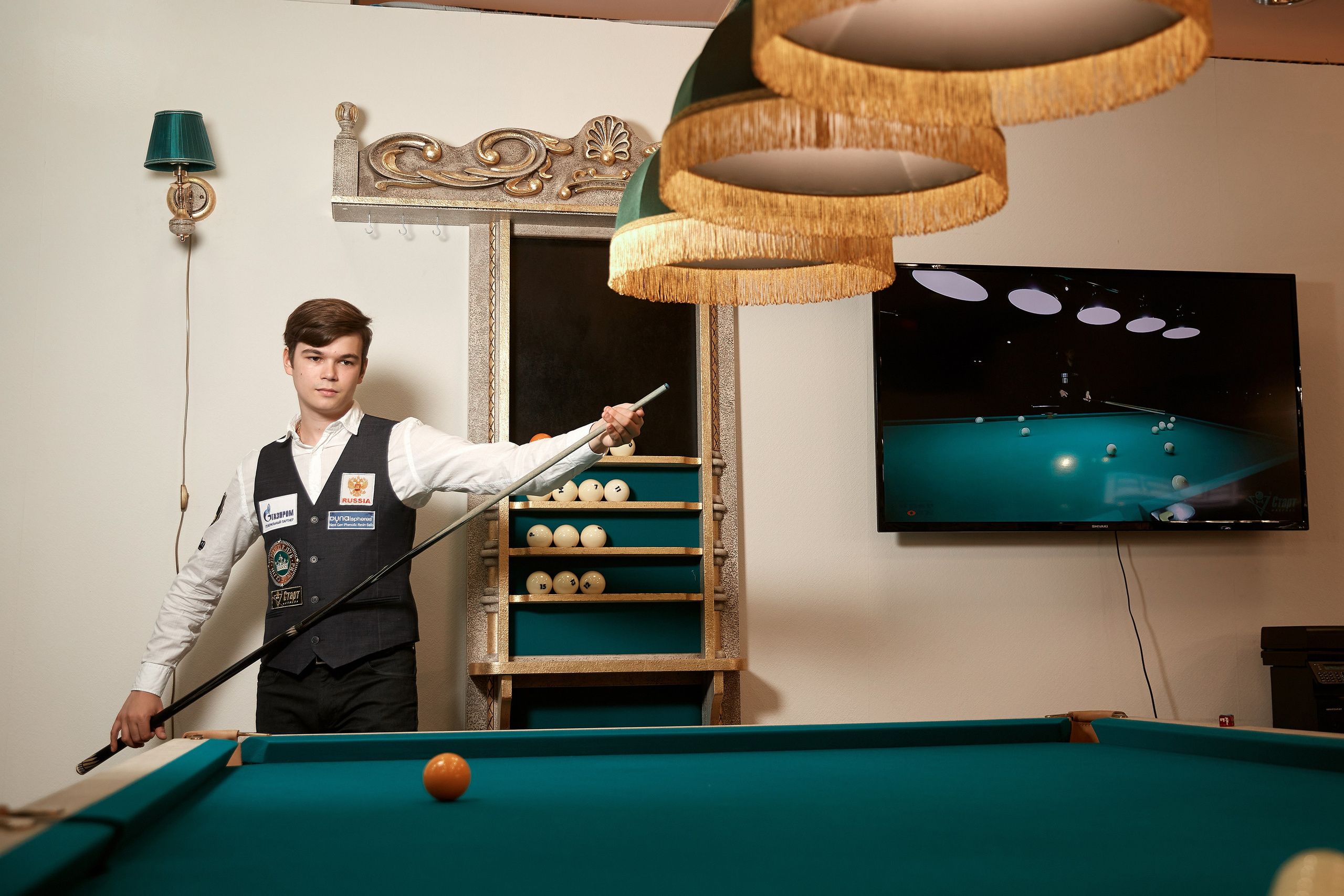 Семён За́йцев — российский профессиональный игрок в русский бильярд, мастер спорта России международного класса. Фотограф ваших самых ярких событий в Москве и СПБ. Збронская Юлия