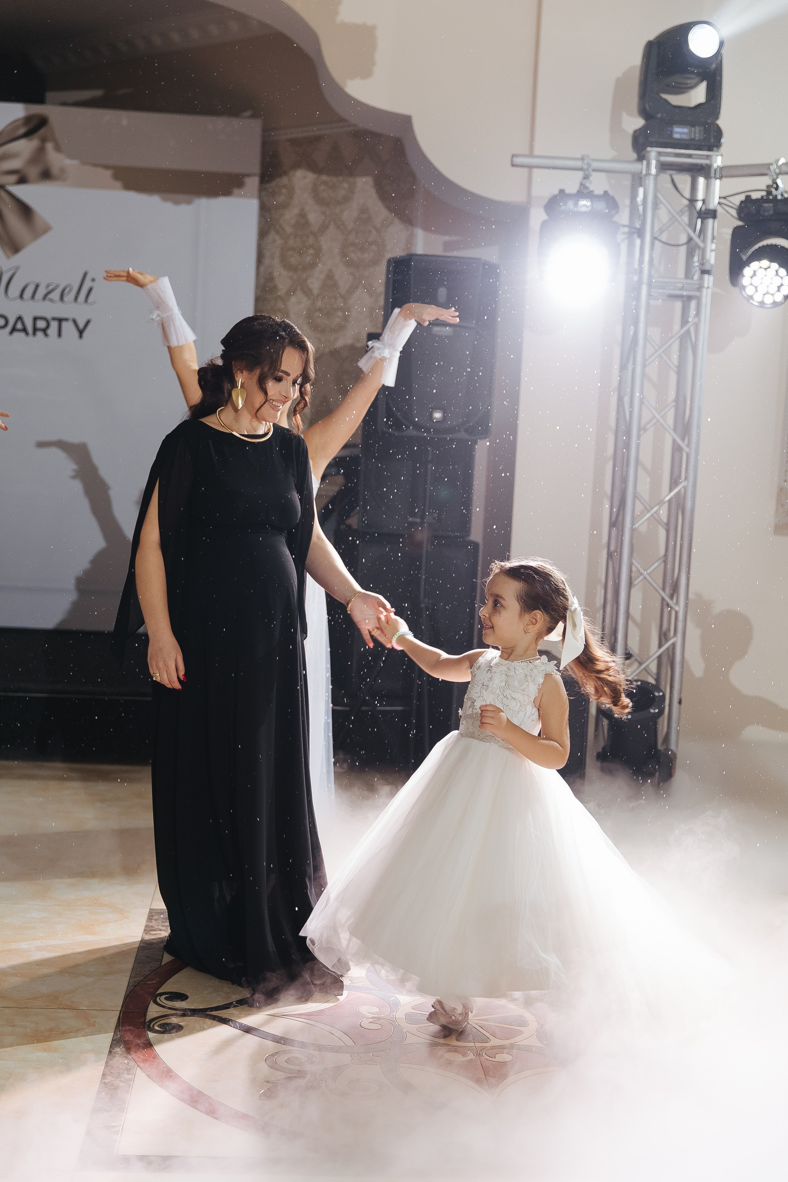 Ани и Назели. 35&5 День рождения, «Янтарь». Фотограф в Красноярске Надежда Воскресенская