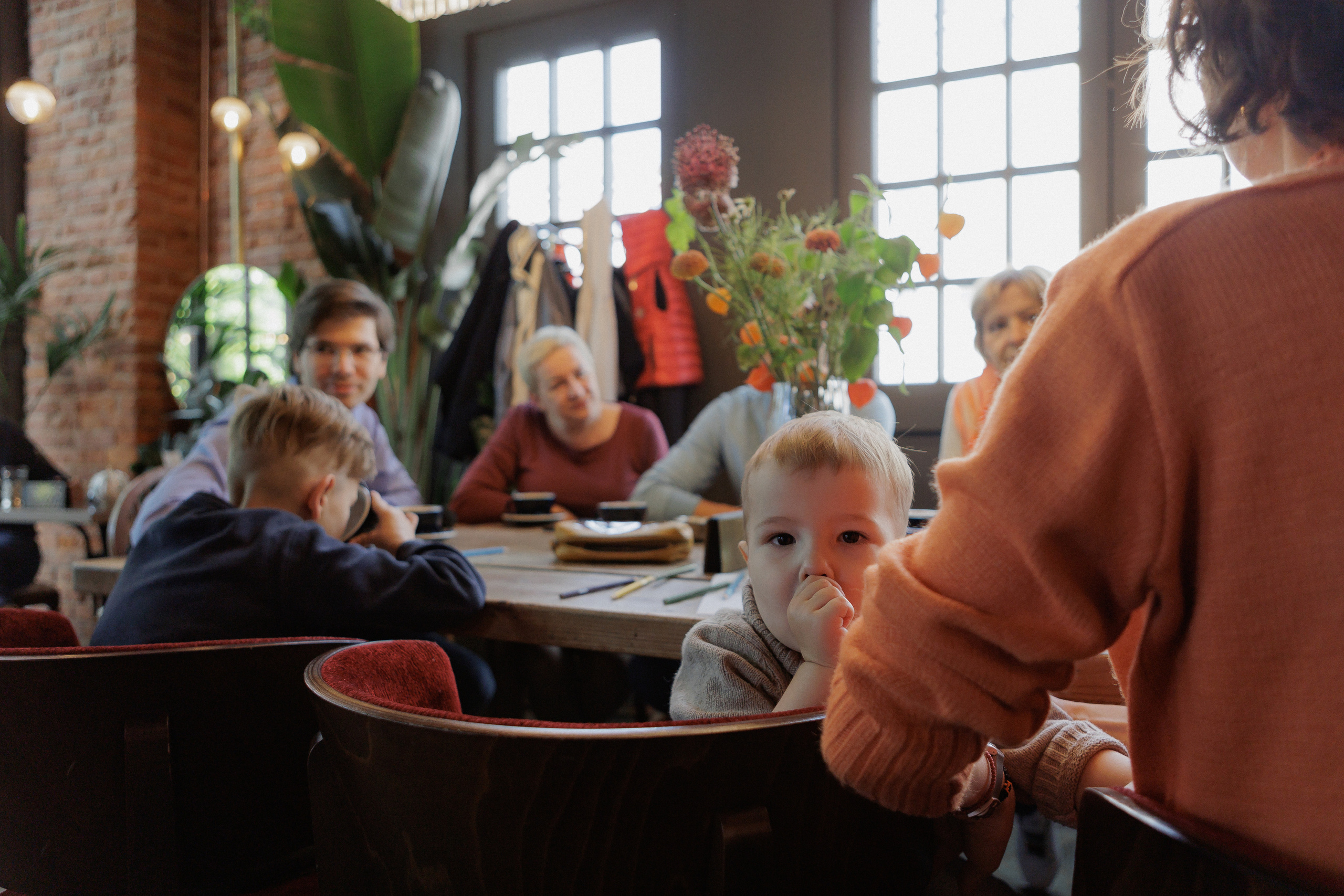 Семейная съемка спб, семейный завтрак в ресторане, фото с детьми, детская съемка спб, семейный фотограф Санкт-Петербург, Cococo bistro, Новая Голландия, фотосессия в новой голландии