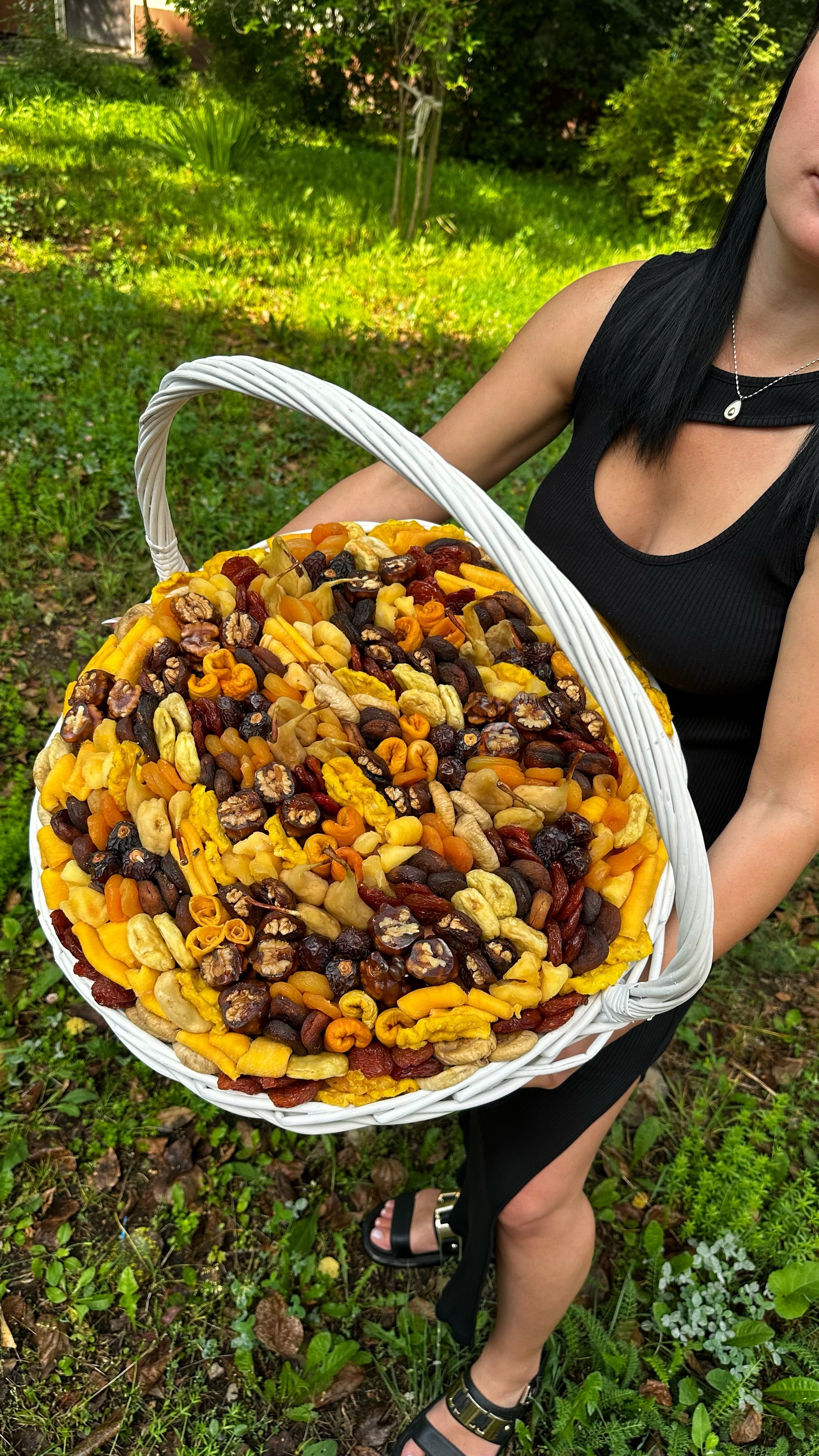 Корзины. Выездной кейтеринг, съедобные букеты, торты и сладости на заказ