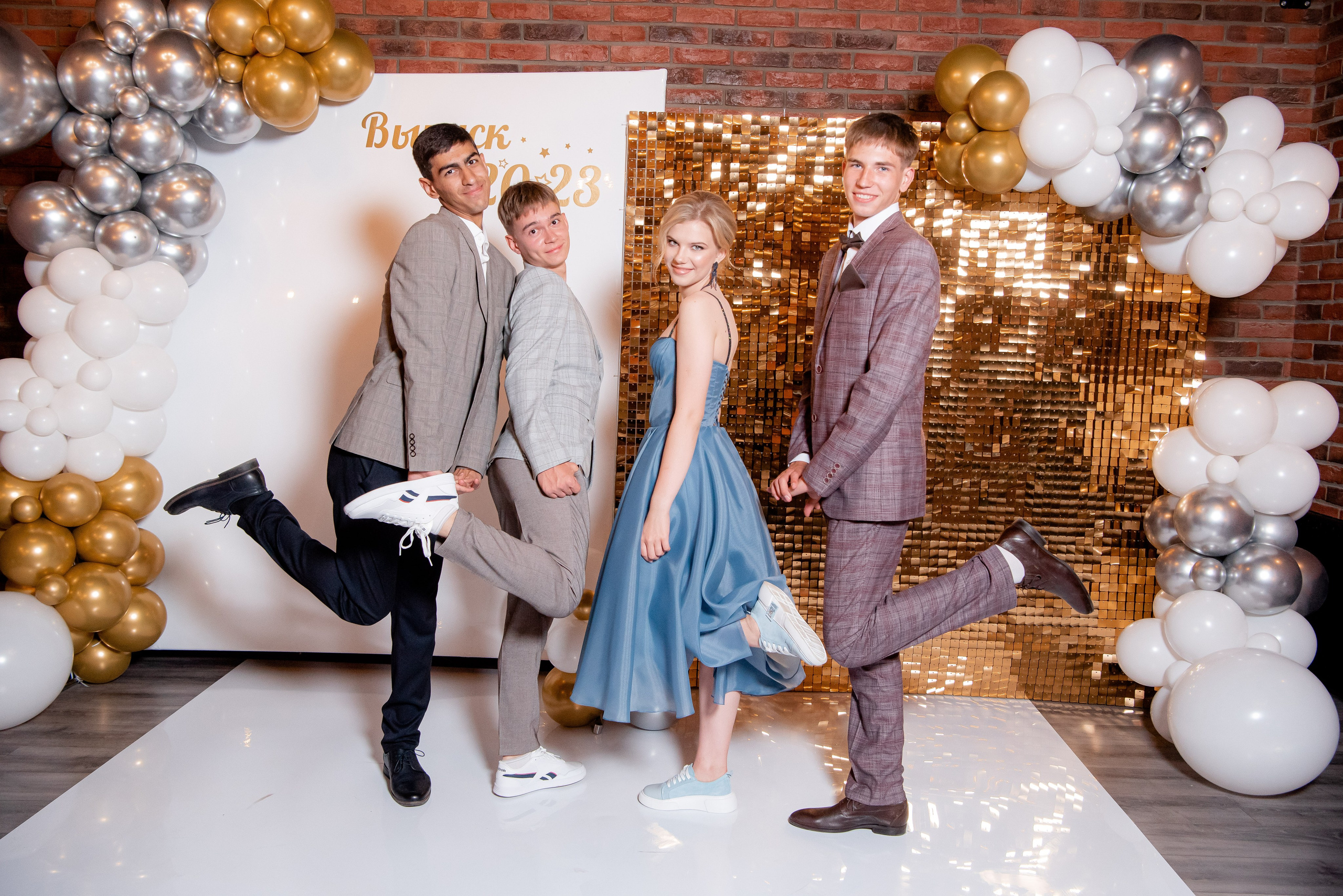 30 Школа. Вручение и Банкет. ДК Юбилейный и Банхоф. Фотограф в Волгограде и Волжском Александр Горбань