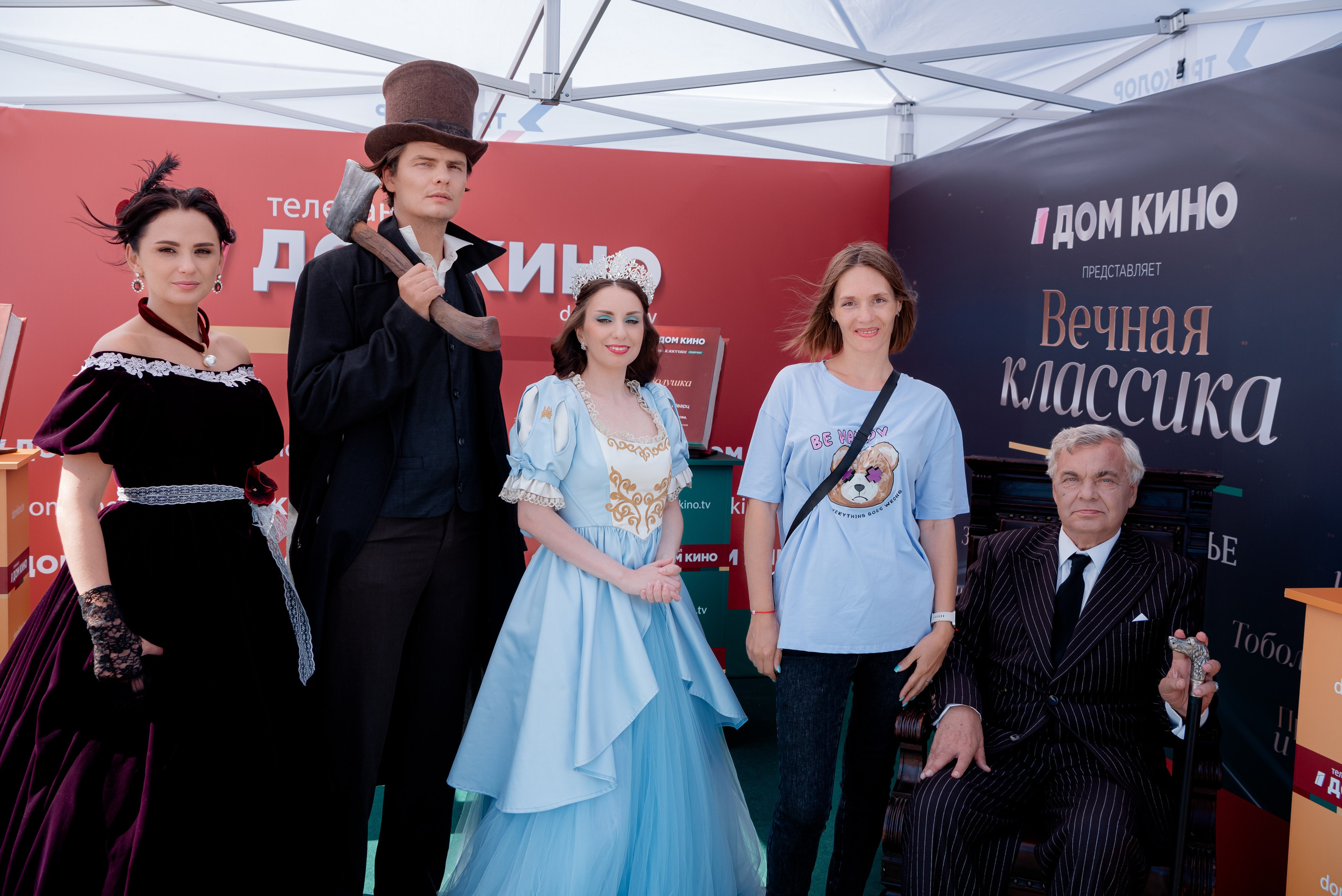 Портретные фото с артистами в палатке Триколор Дом Кинов на день города Волгоград. Фотограф в Волгограде и Волжском Александр Горбань