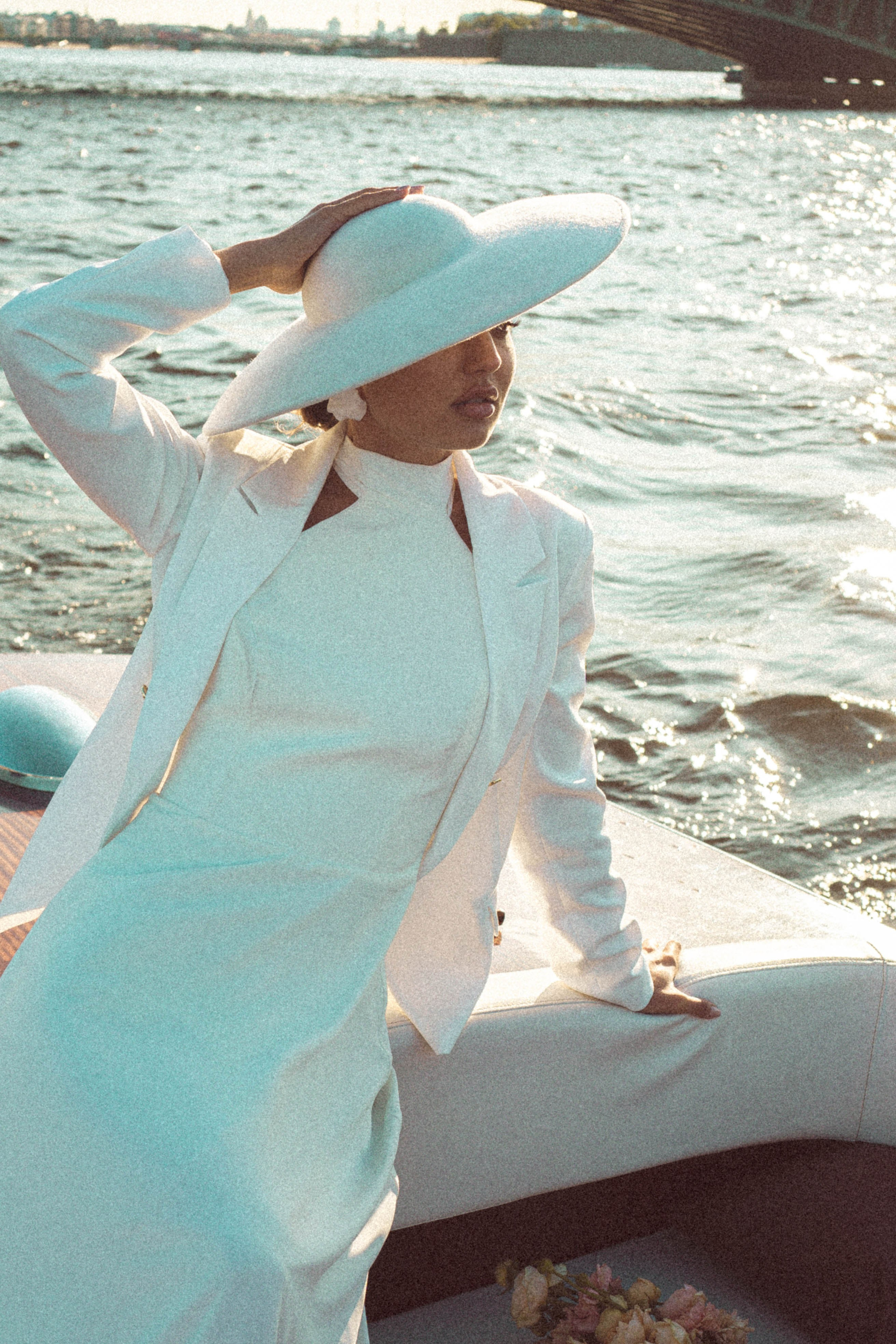 СВАДЕНБНАЯ СЬЕМКА НА КАТЕРЕ ПО КАНАЛАМ САНКТ-ПЕТЕРБУРГА И В АКВАТОРИИ НЕВЫ. Профессиональный фотограф, Санкт-Петербург — Виктория Богомолова