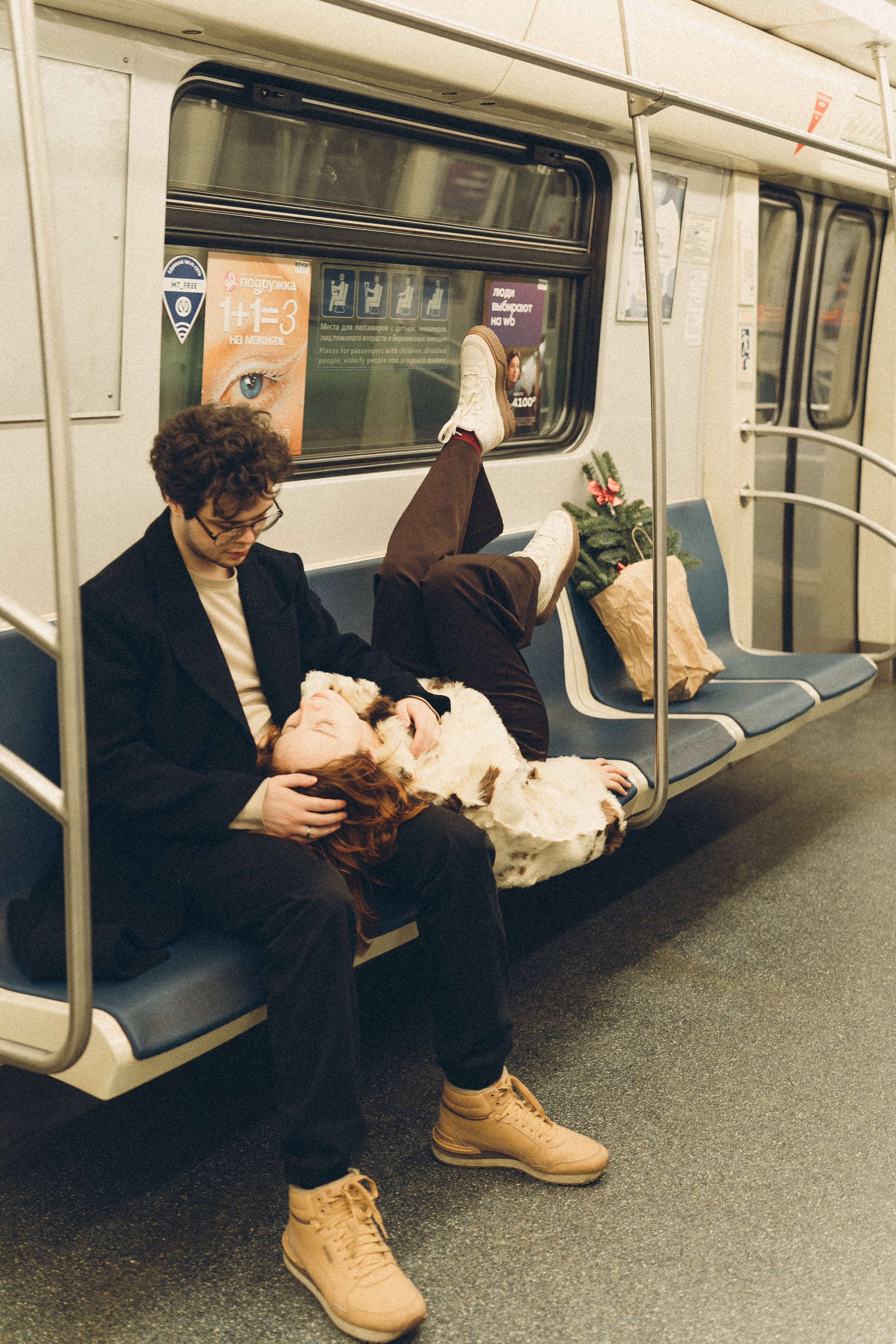 НОВОГОДНЯЯ ФОТОСЕСИИЯ ПАРЫ В МЕТРО ЛЮБОВЬ. Профессиональный фотограф, Санкт-Петербург — Виктория Богомолова