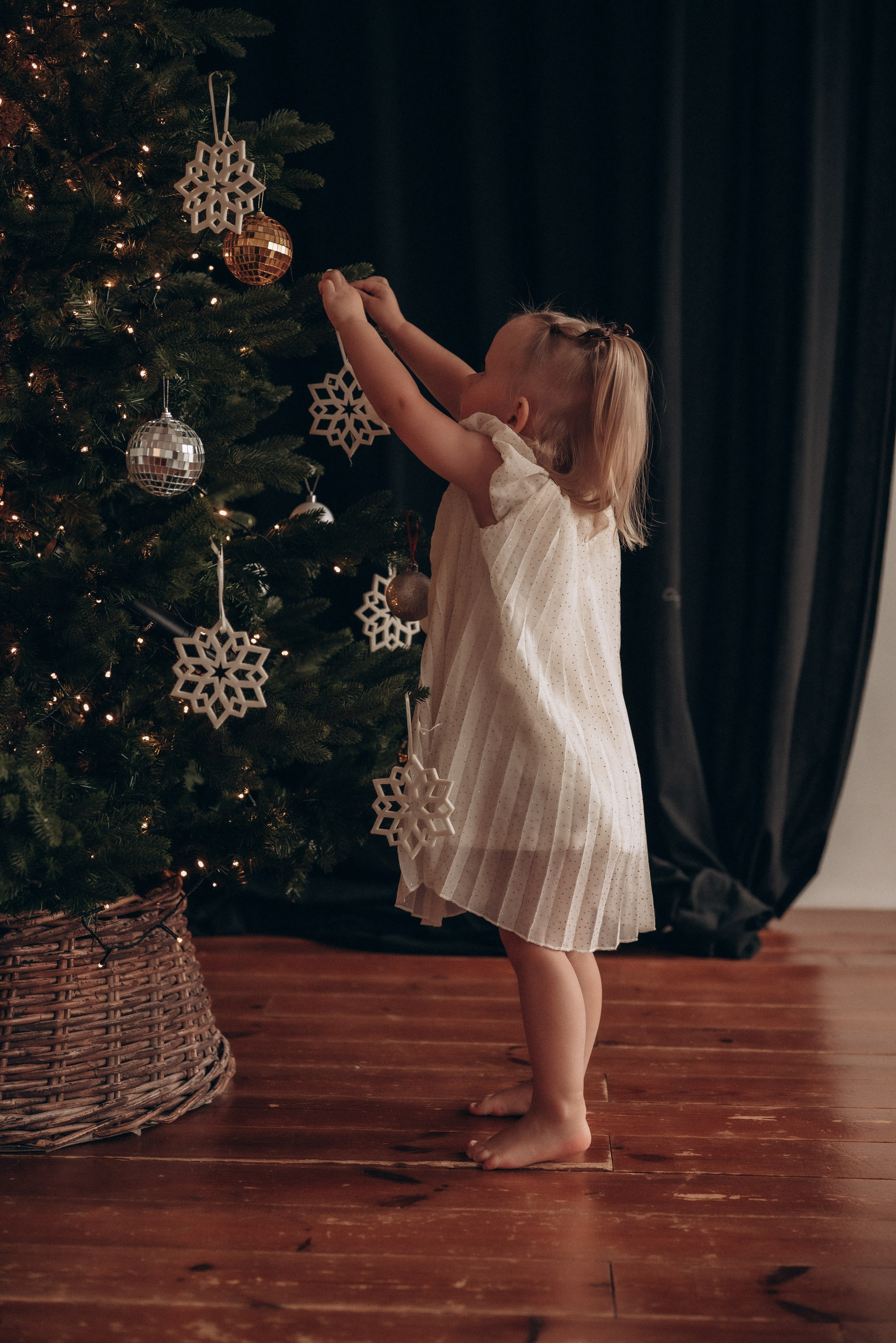 Ксения и Есения. Новогодняя. Семейный фотограф в Москве Дарья Пузикова