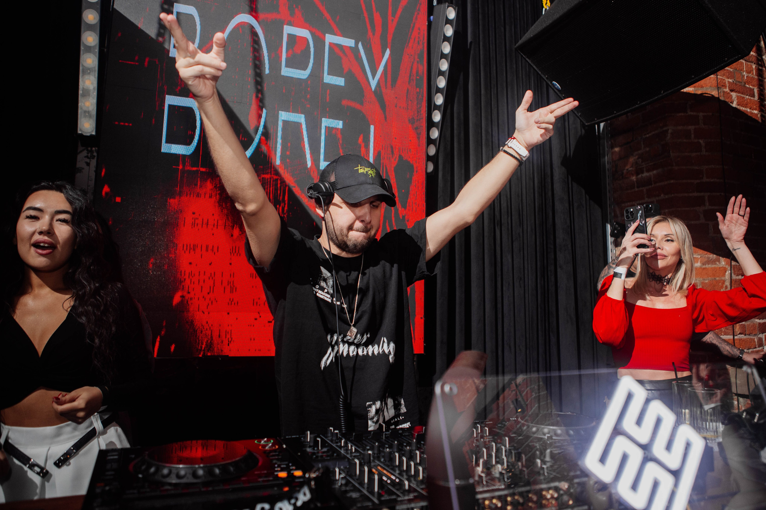 TREFF8. Репортажный фотограф Москва (детские праздники, квизы, концерты, дни рождения, свадьбы)