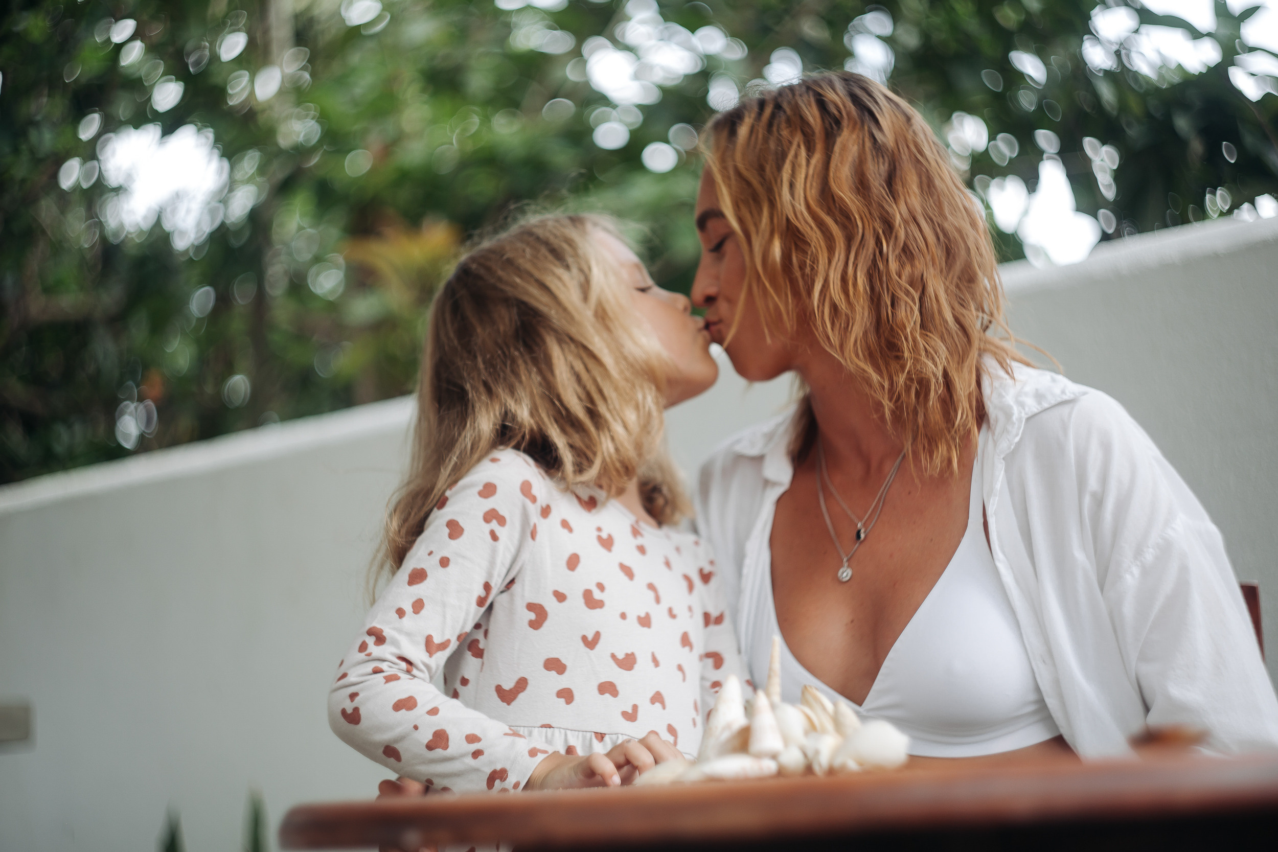 Ольга с дочерью на вилле в Ахангаме (Шри-Ланка). Фотограф Марина Каныгина (Федосеева)