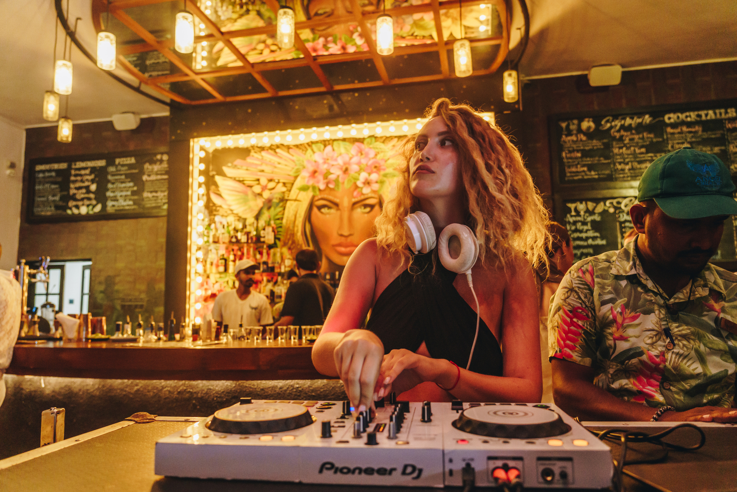 Вечеринка компании EWA в Angel Beach (Унаватуна, Шри-Ланка). Фотограф Марина Каныгина (Федосеева)