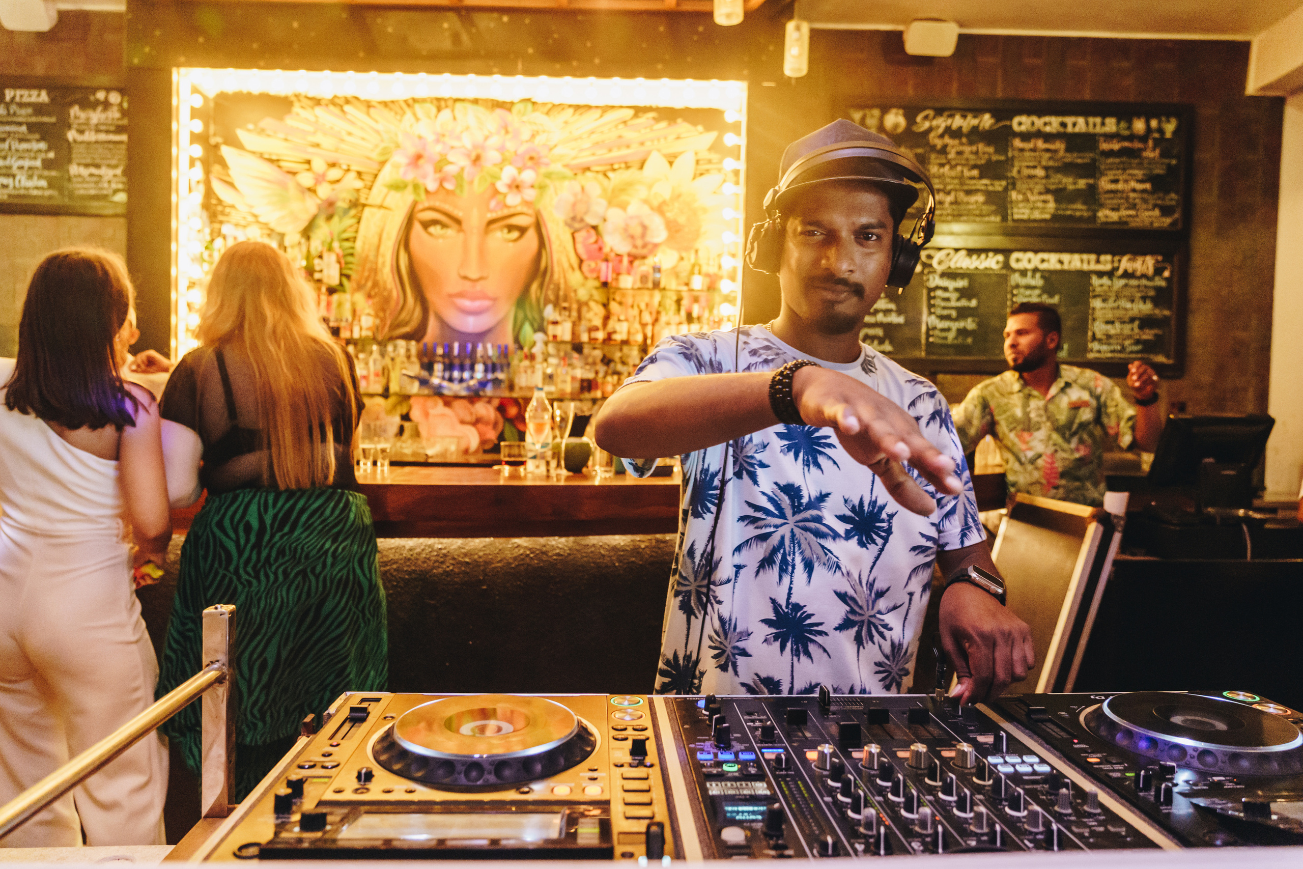 Вечеринка компании EWA в Angel Beach (Унаватуна, Шри-Ланка). Фотограф Марина Каныгина (Федосеева)