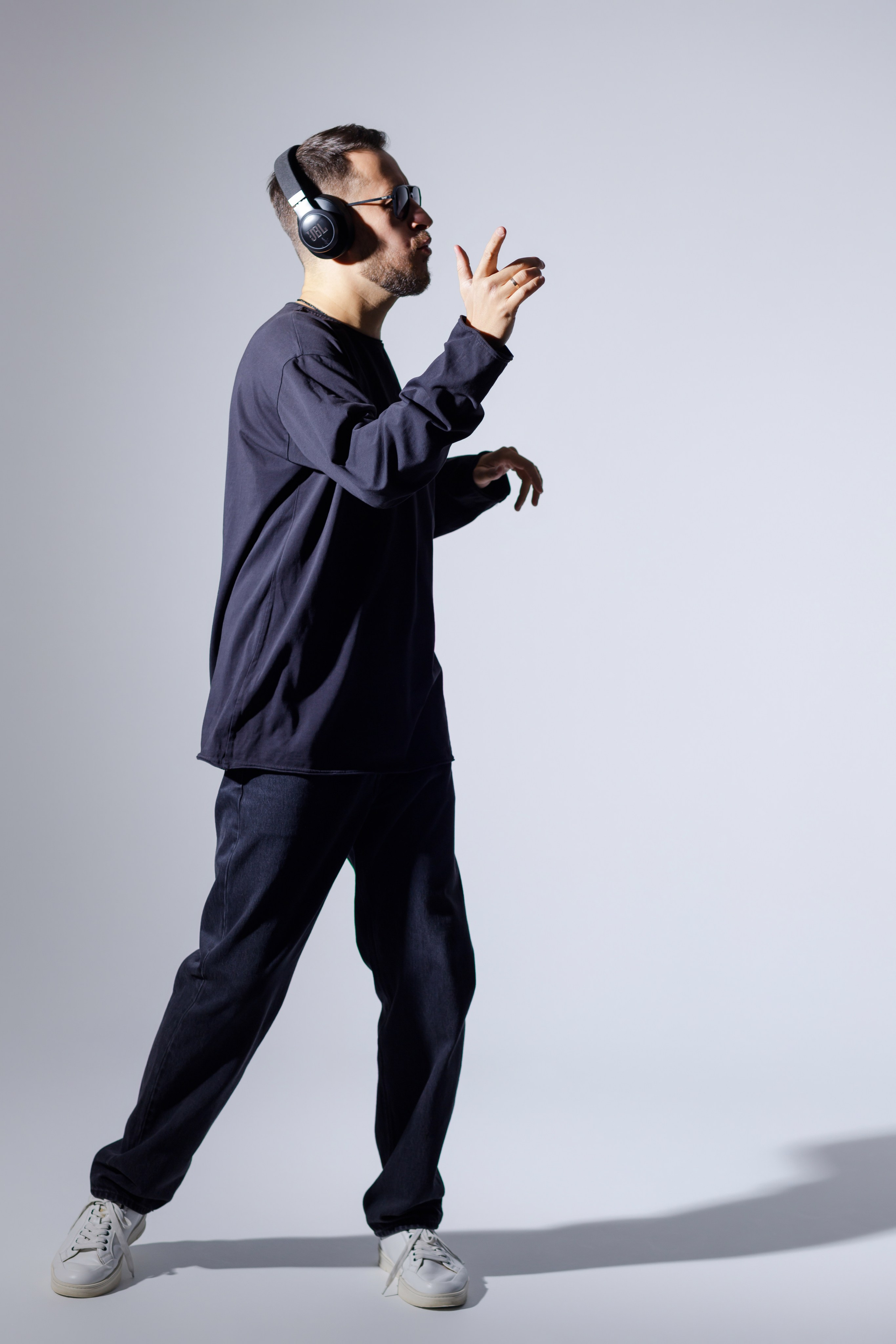 АЛЕКСЕЙ. Продающий контент для маркетплейсов и e-commerce «под ключ»