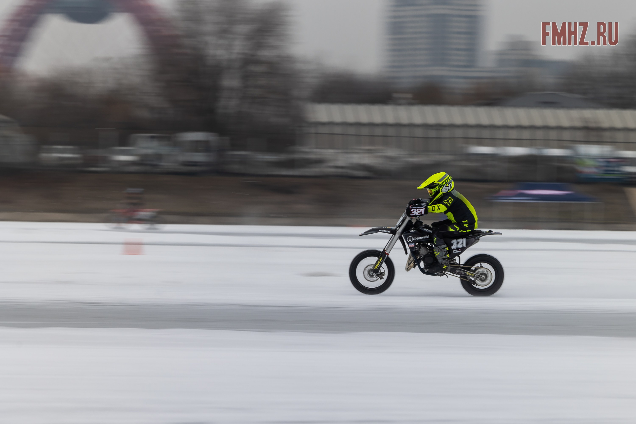 Первый этап Кубка МФР по мотокроссу на льду Большого Крылатского пруда в Москве. 8 февраля 2025 г. Фотограф Владимир Охрименко