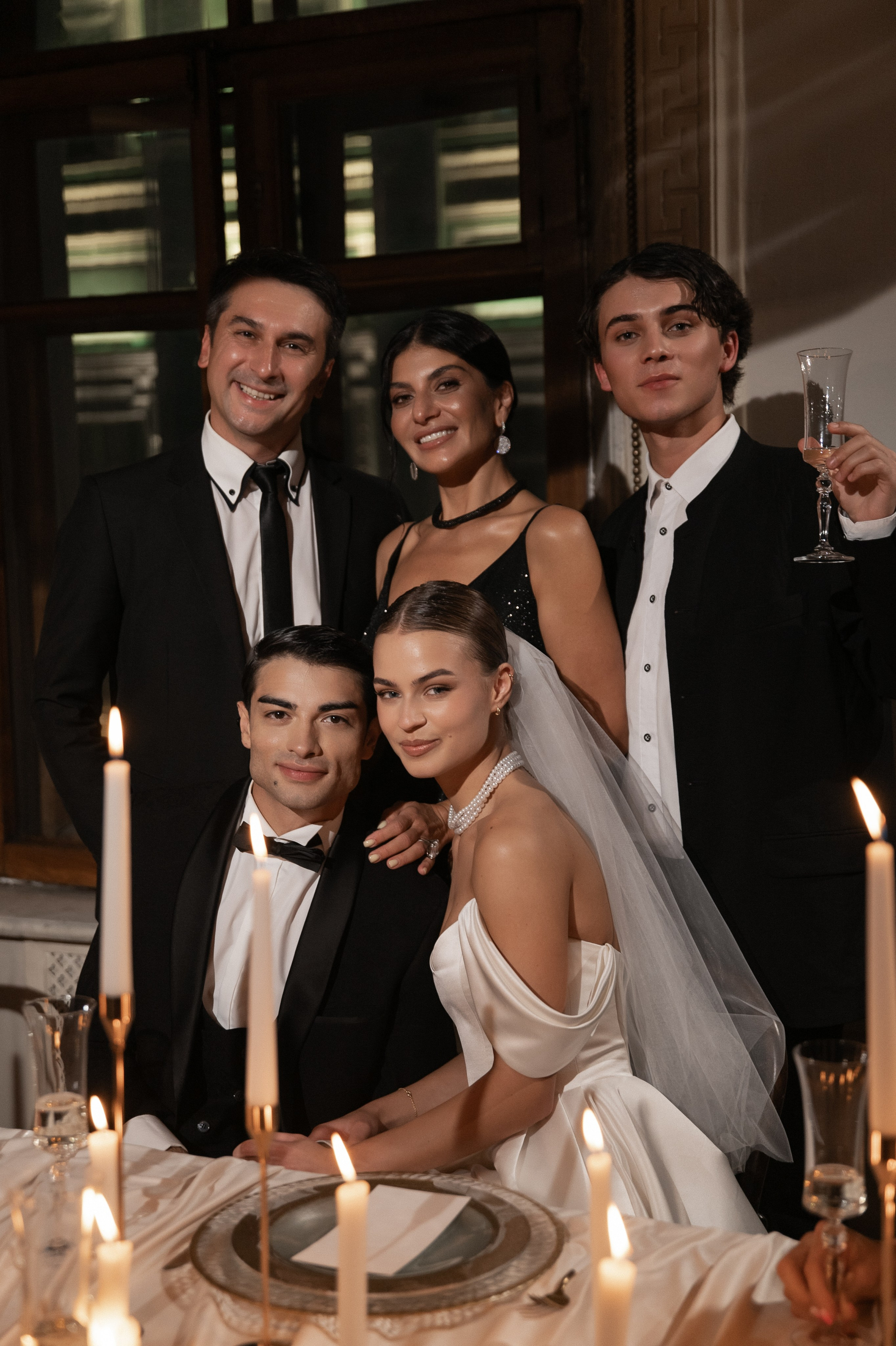 Камерный свадебный ужин при свечах в старинном особняке в фотостудии 21. Kult. Ярослава Ерина — свадебный фотограф в Москве