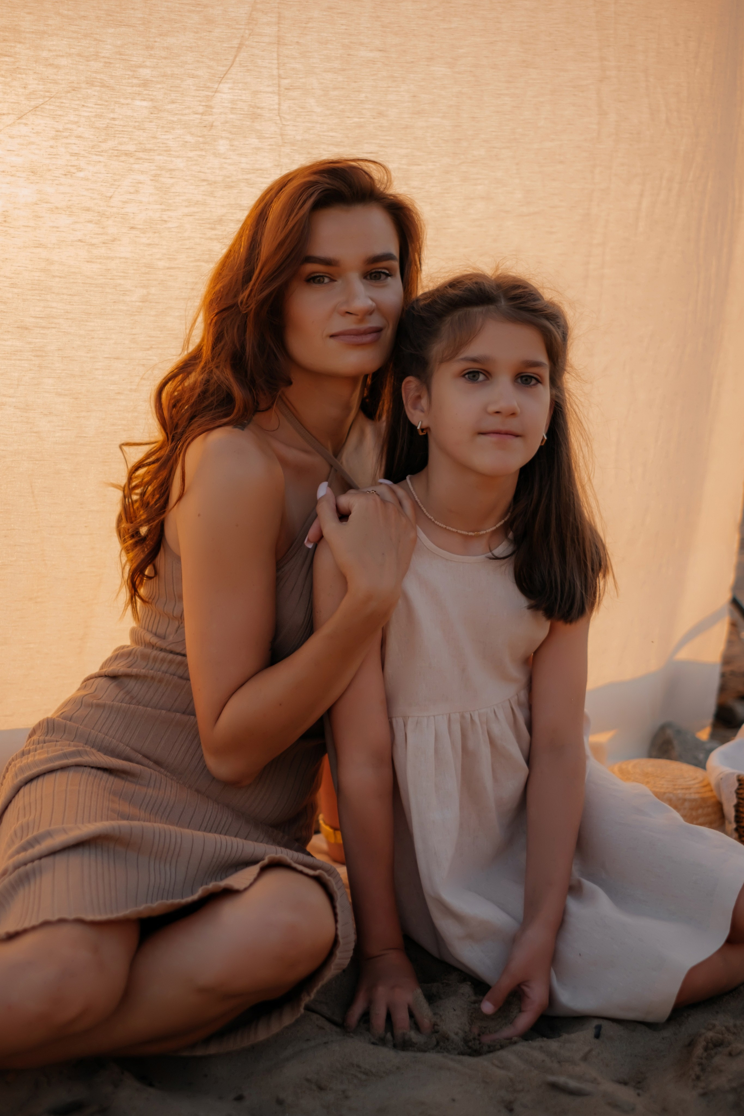 Катя с дочками на берегу. Фотограф в Новосибирске Диана Ильиных