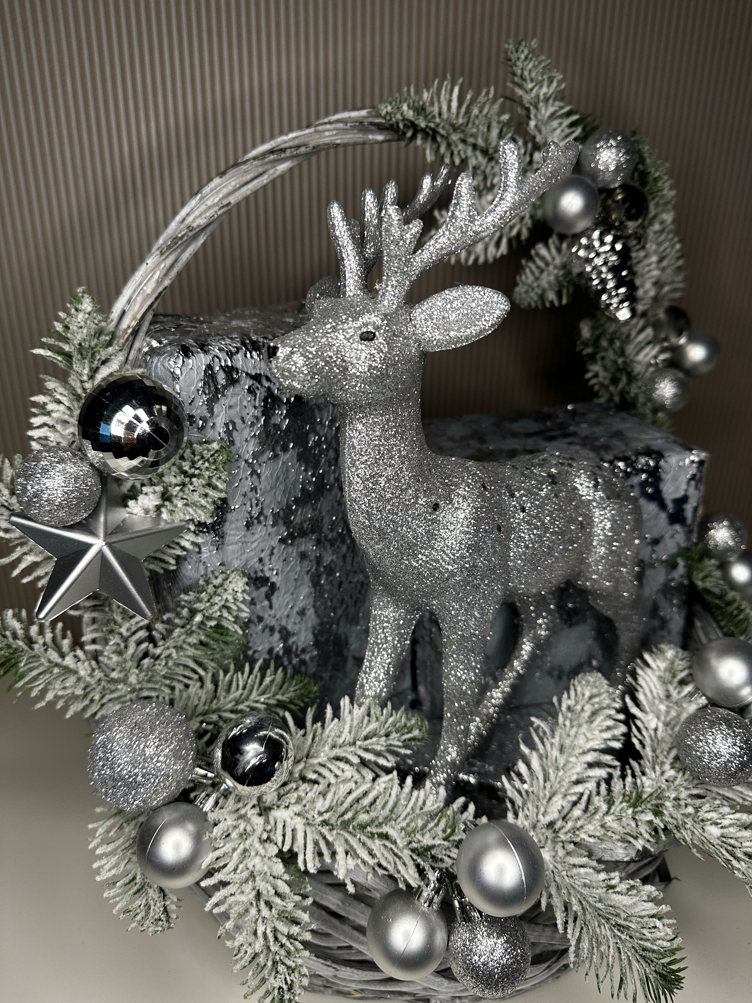 Новогодняя корзина. Студия подарочных наборов «Владия»