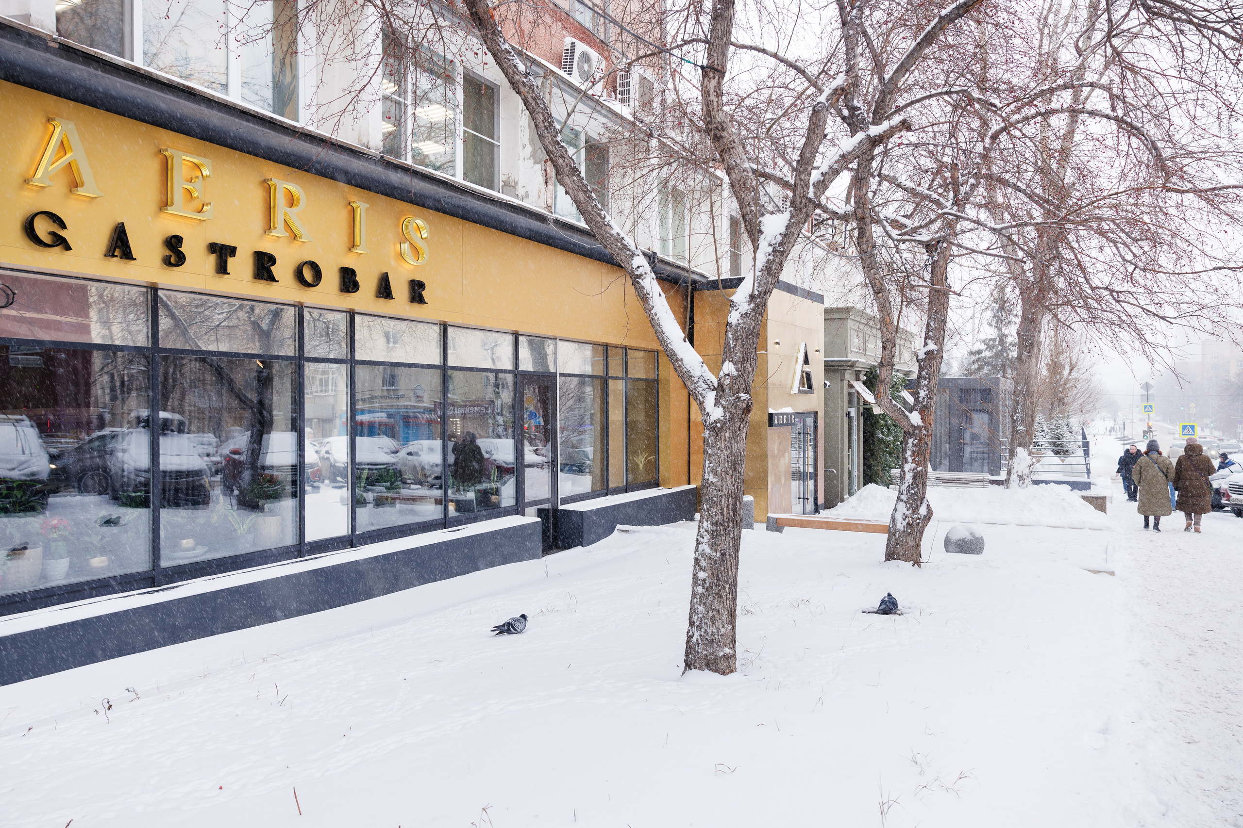 Фотограф для интерьерной съемки ресторана. Контент для бизнеса в Екатеринбурге Полдень Медиа